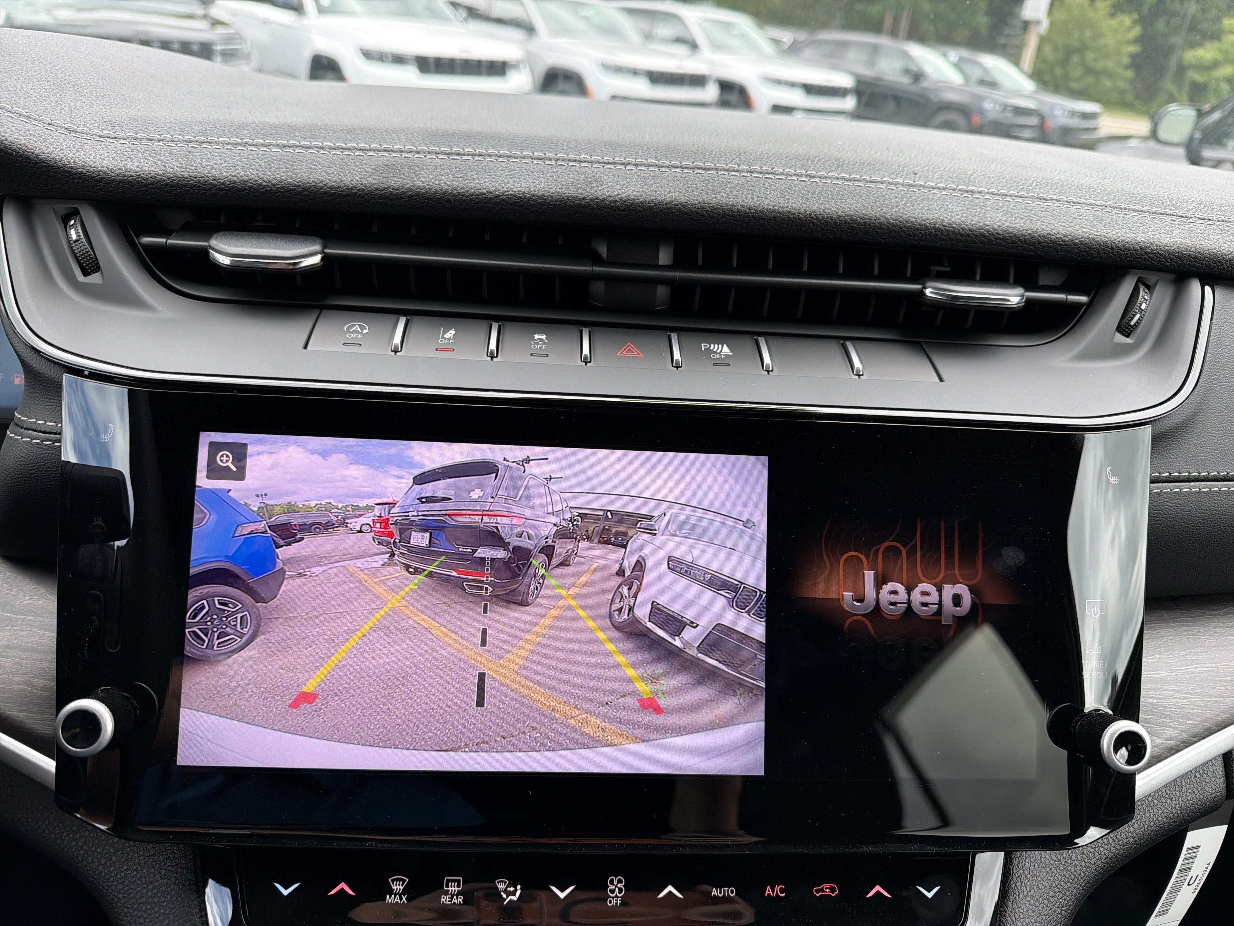2026 Jeep Grand Cherokee Laredo Altitude
