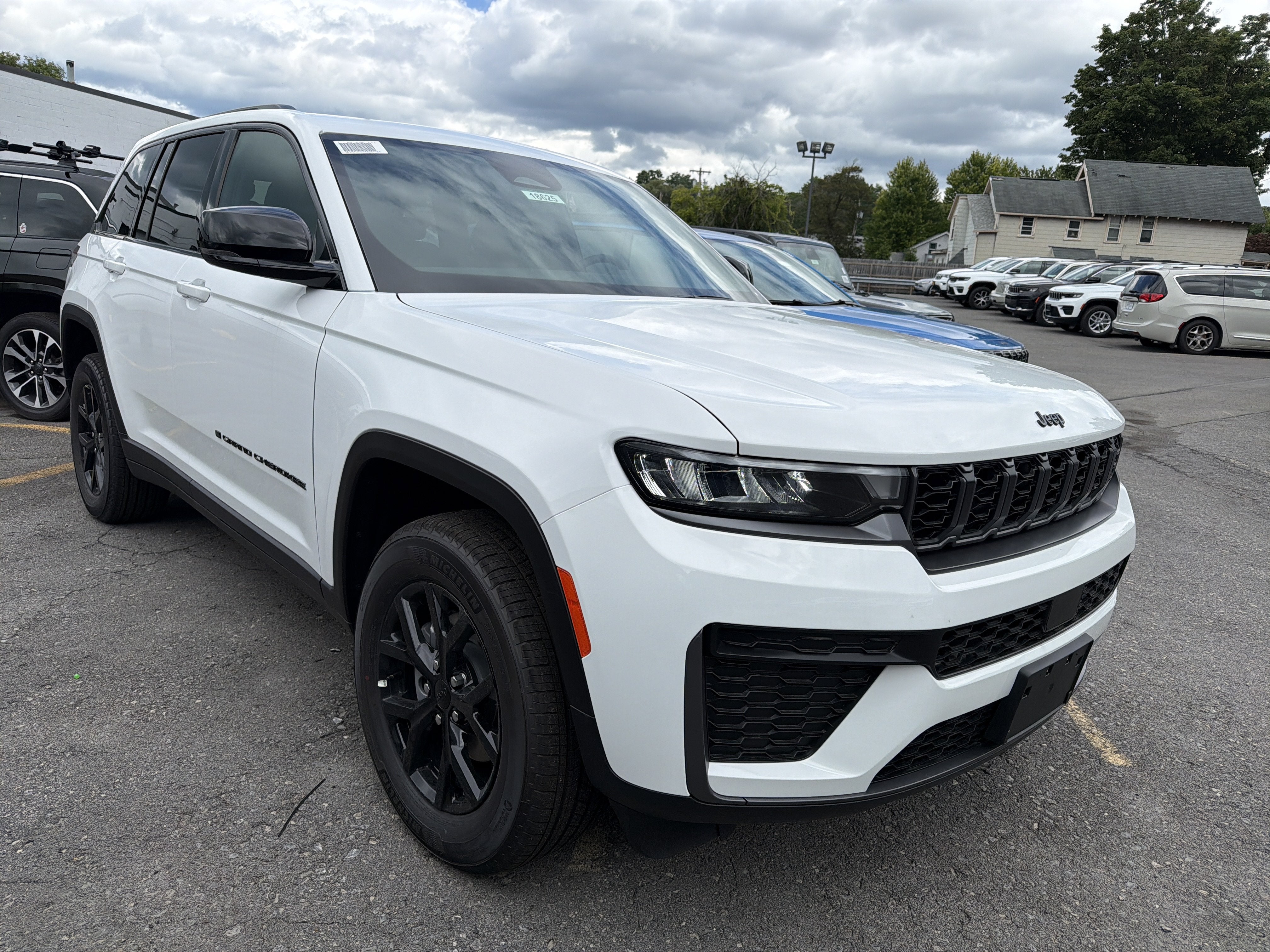 2026 Jeep Grand Cherokee Laredo Altitude