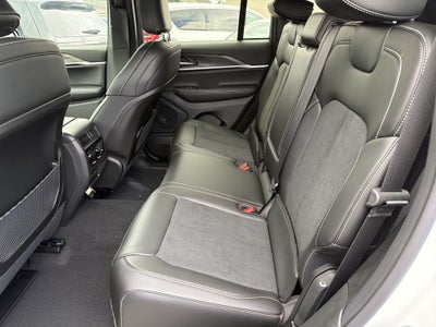 2026 Jeep Grand Cherokee Laredo Altitude