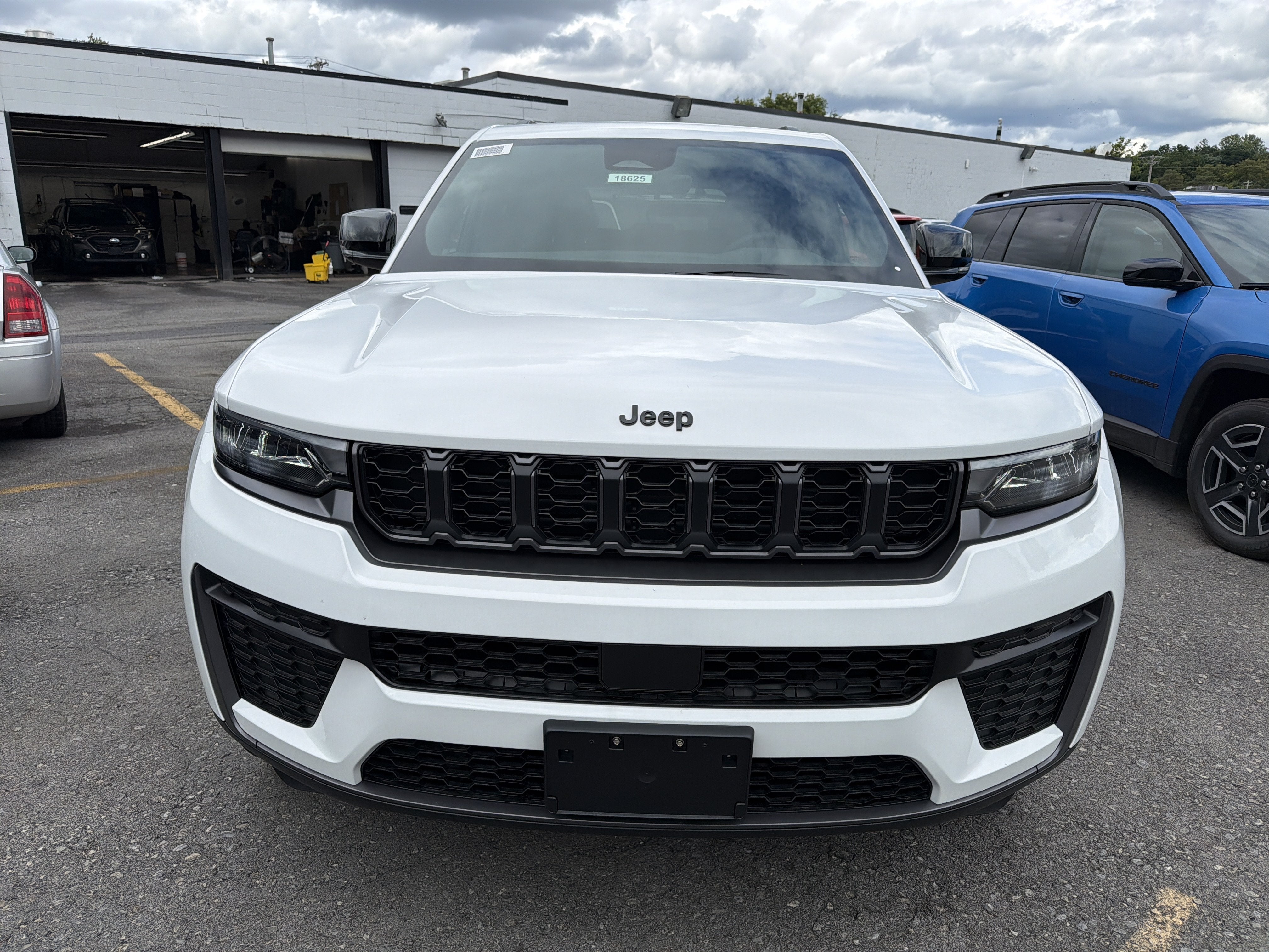 2026 Jeep Grand Cherokee Laredo Altitude