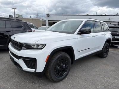2026 Jeep Grand Cherokee Laredo Altitude