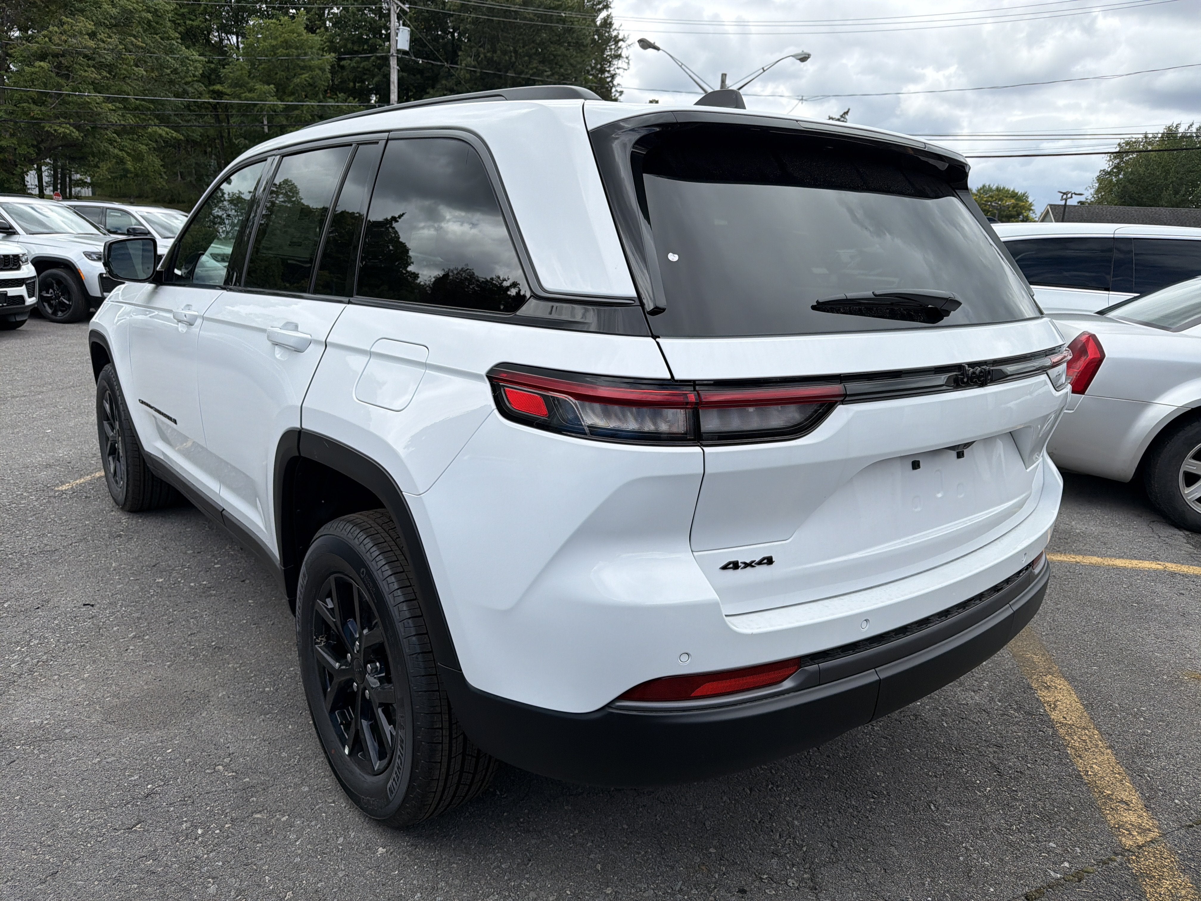 2026 Jeep Grand Cherokee Laredo Altitude