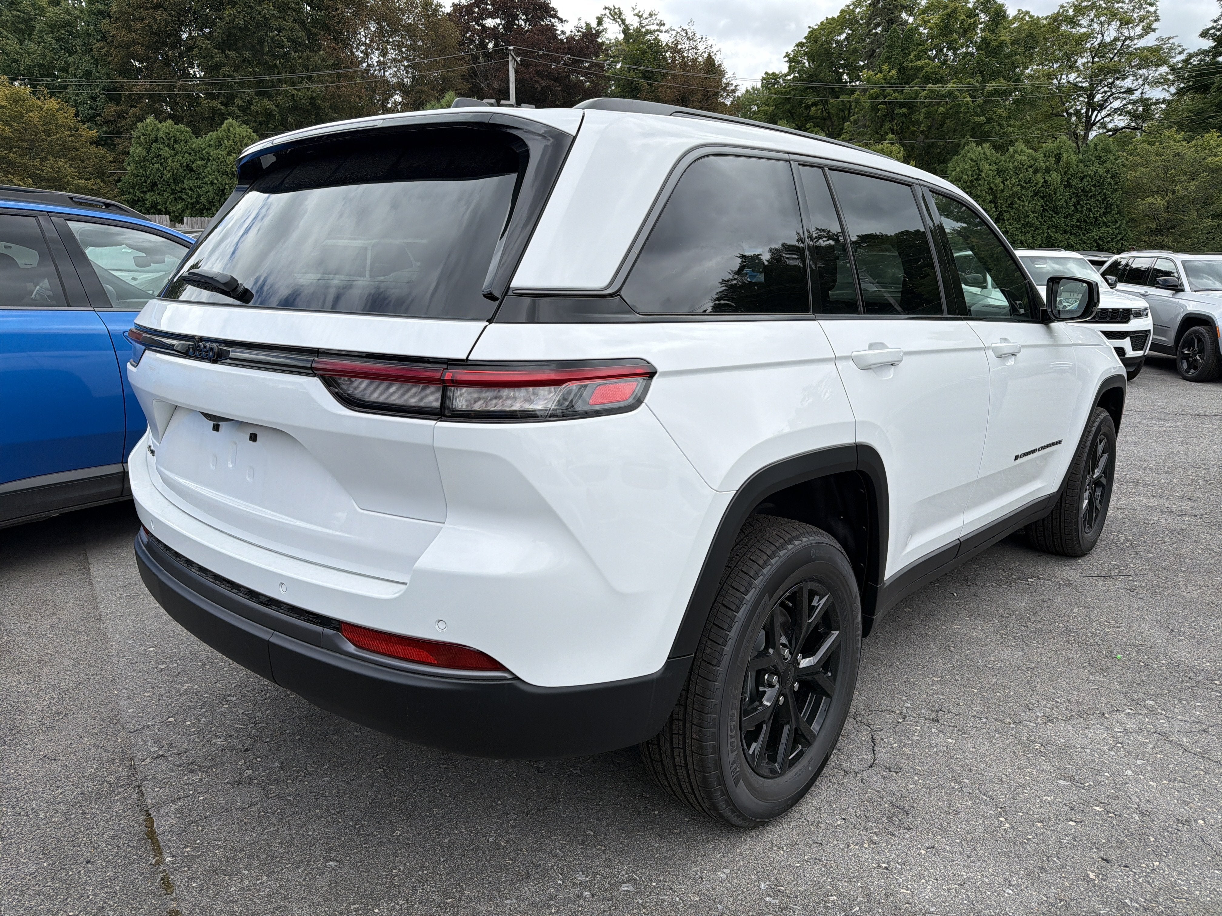 2026 Jeep Grand Cherokee Laredo Altitude