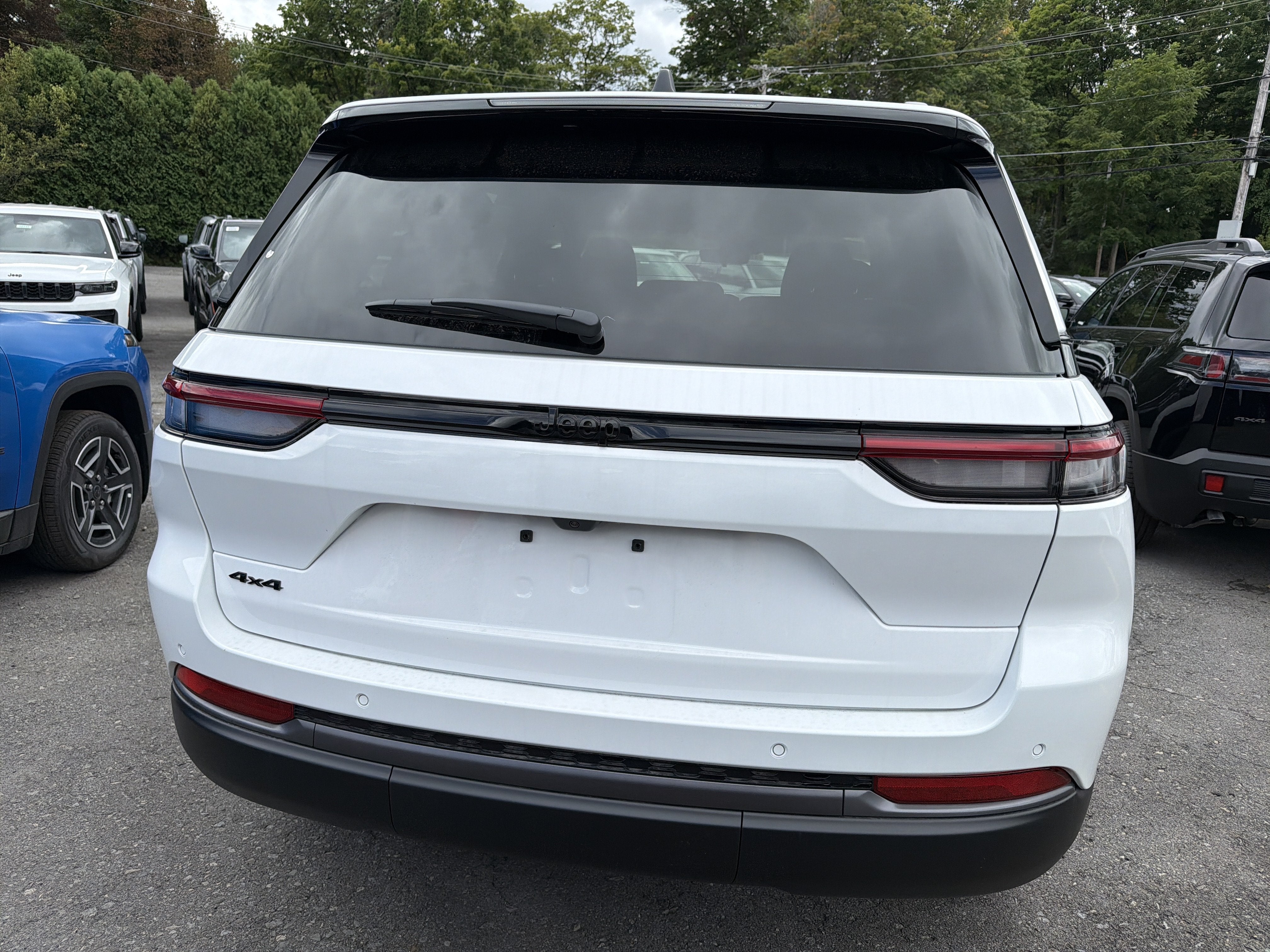 2026 Jeep Grand Cherokee Laredo Altitude