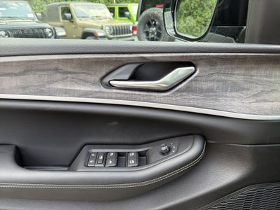 2026 Jeep Grand Cherokee Laredo Altitude