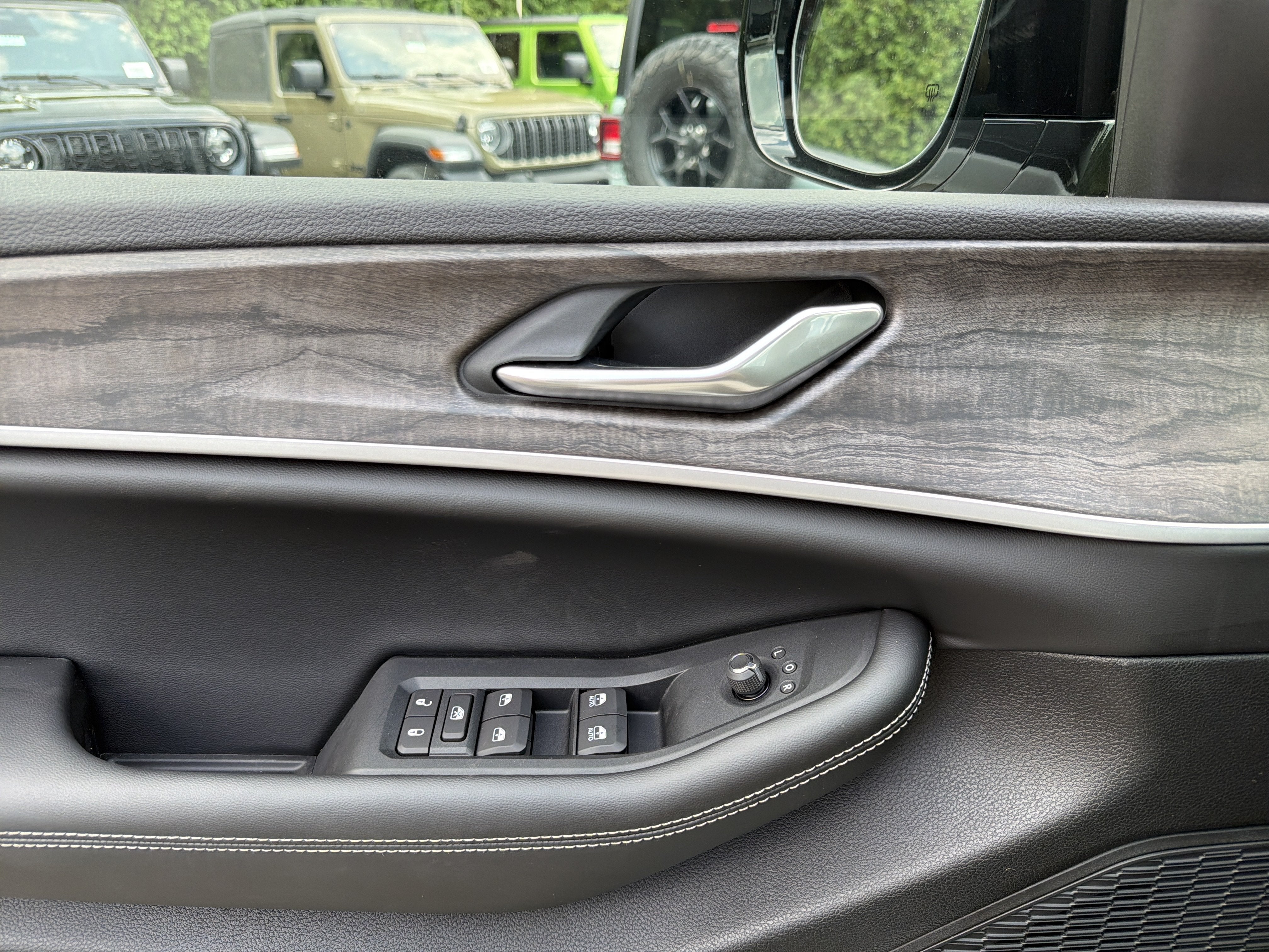 2026 Jeep Grand Cherokee Laredo Altitude
