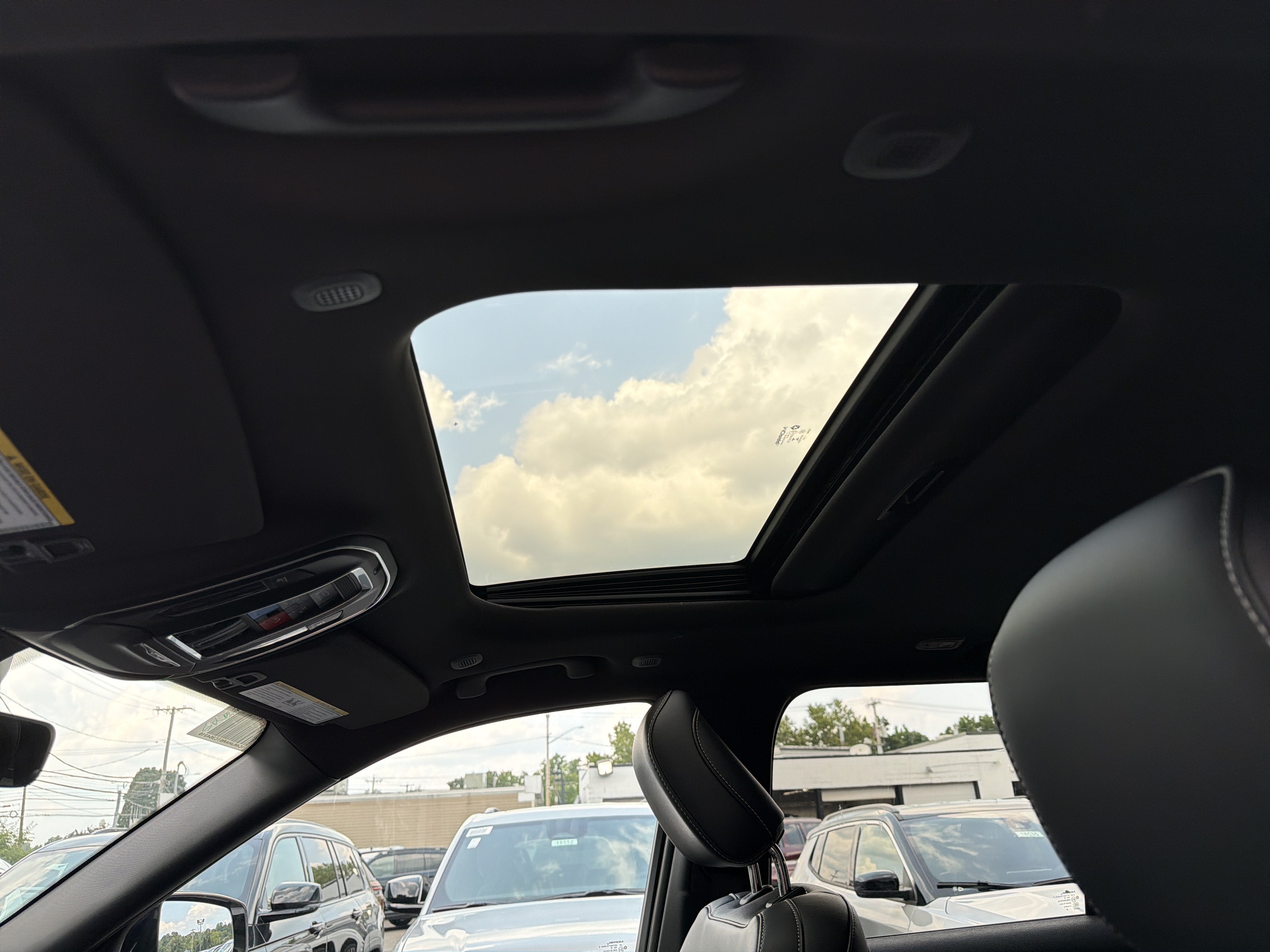 2026 Jeep Grand Cherokee Laredo Altitude
