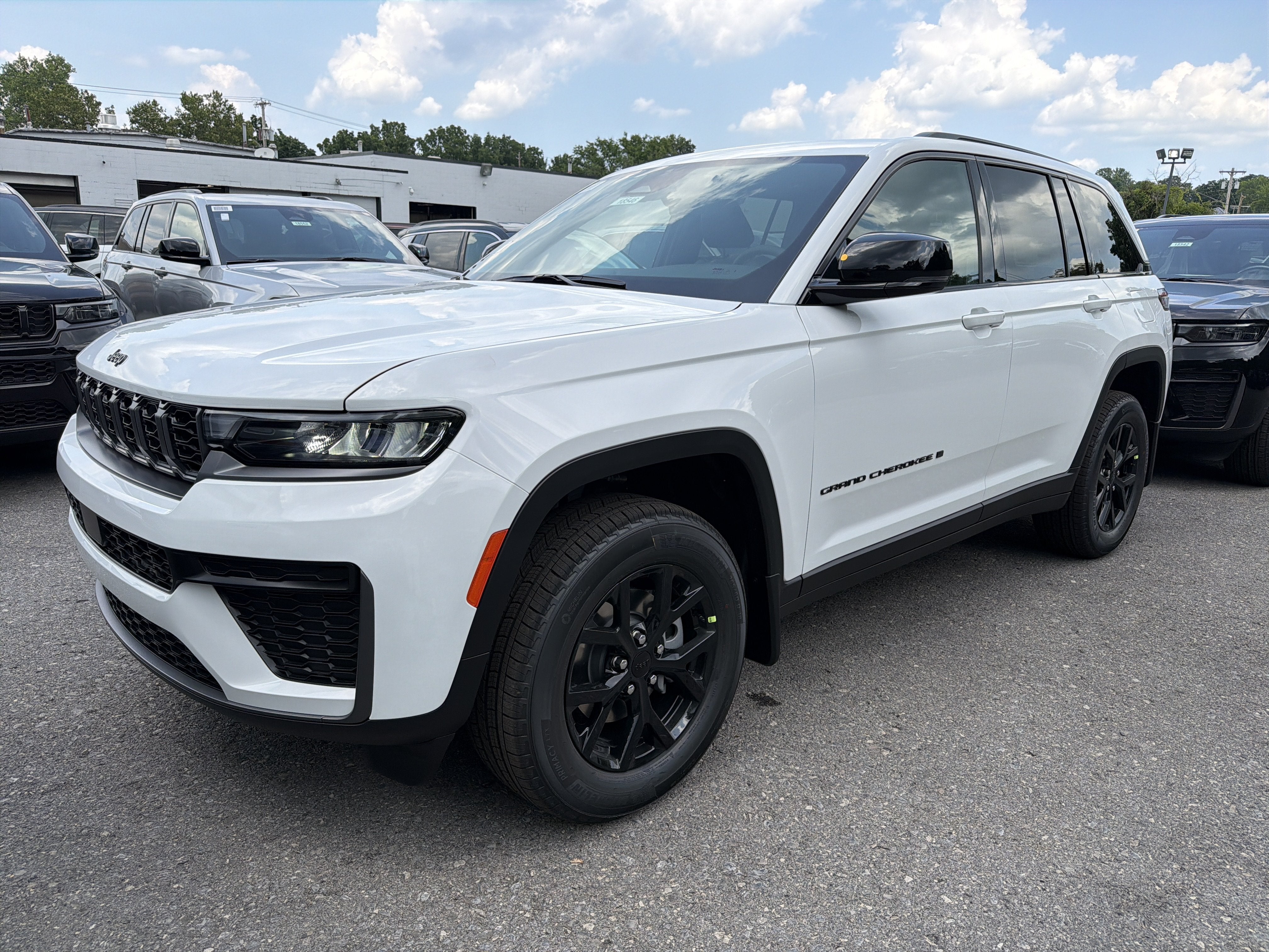 2026 Jeep Grand Cherokee Laredo Altitude