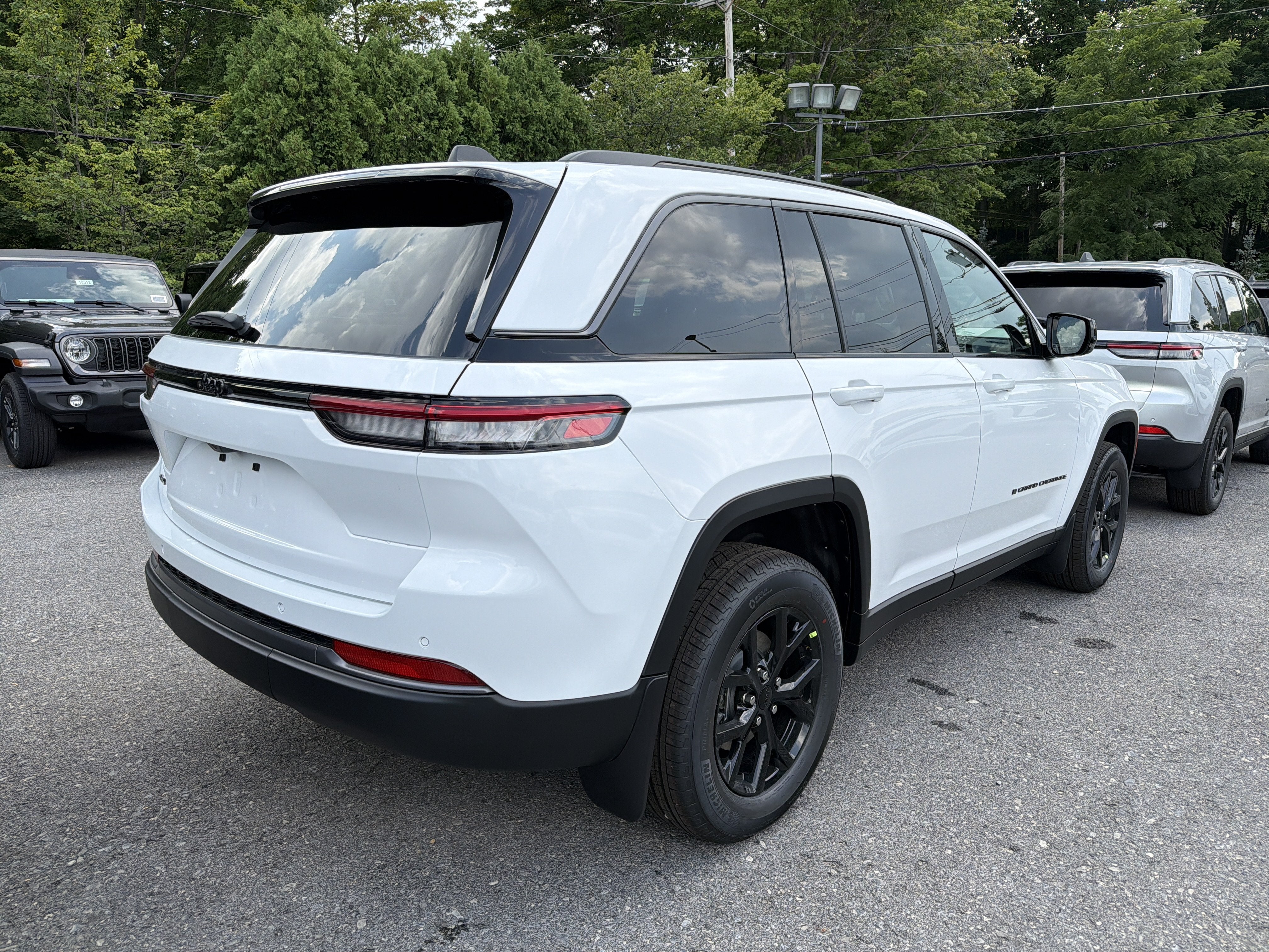 2026 Jeep Grand Cherokee Laredo Altitude