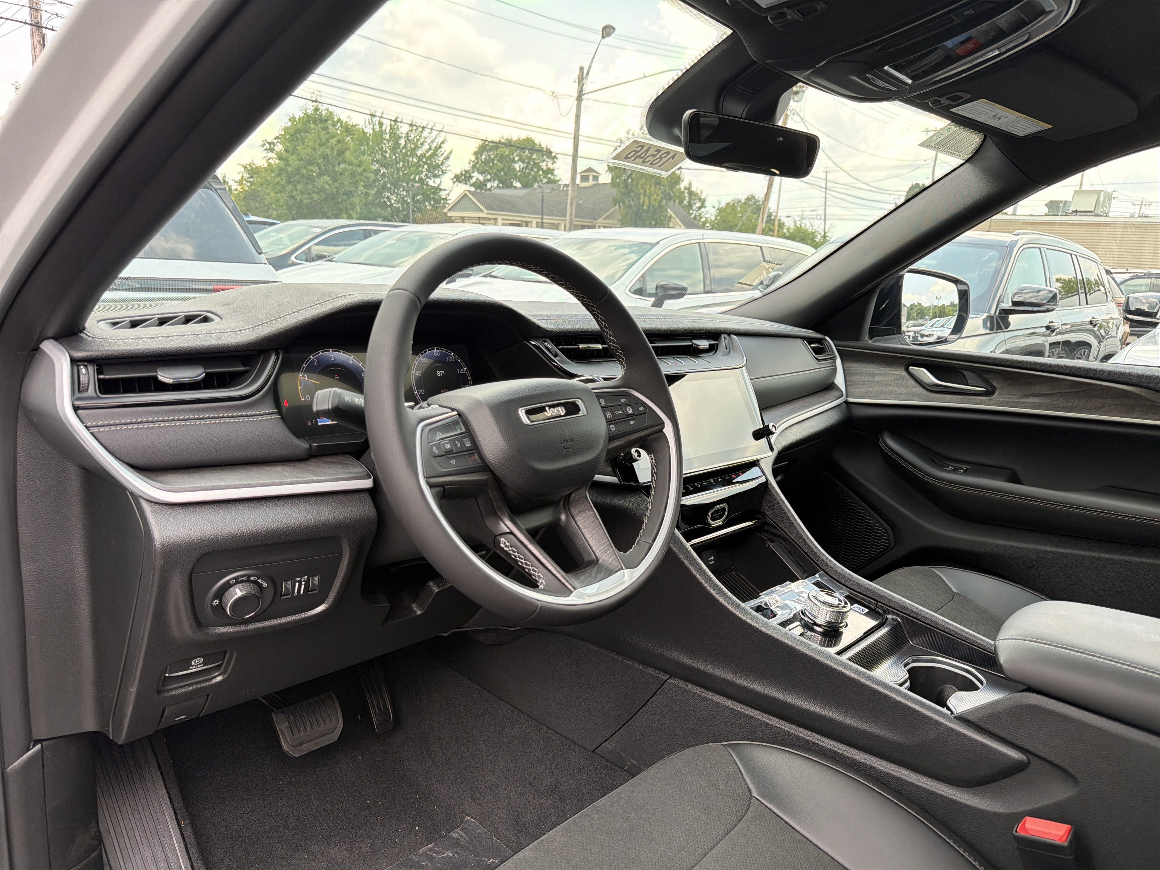 2026 Jeep Grand Cherokee Laredo Altitude