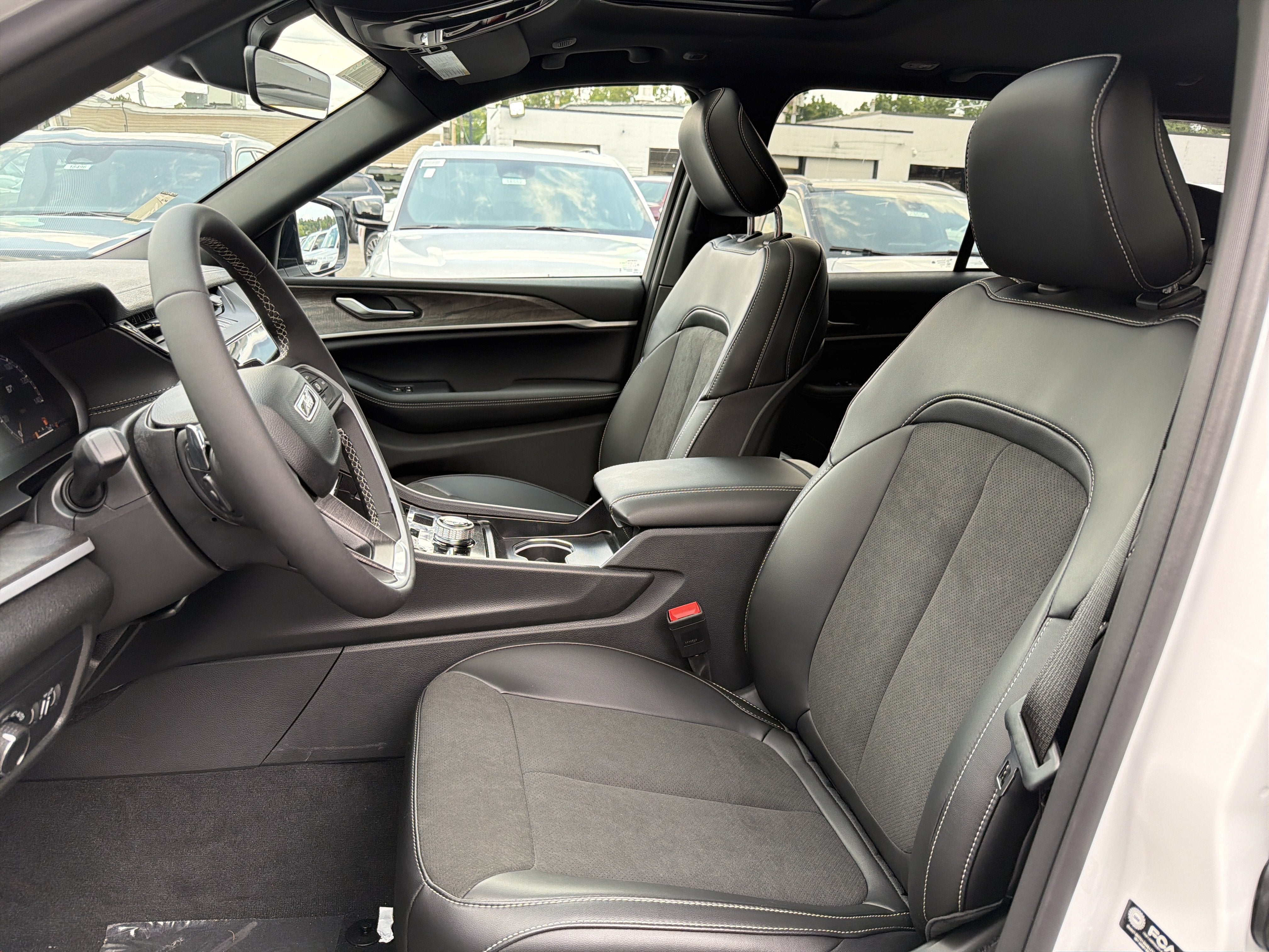 2026 Jeep Grand Cherokee Laredo Altitude