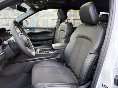 2027 Jeep Grand Cherokee Laredo Altitude
