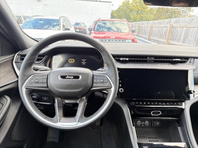 2027 Jeep Grand Cherokee Laredo Altitude