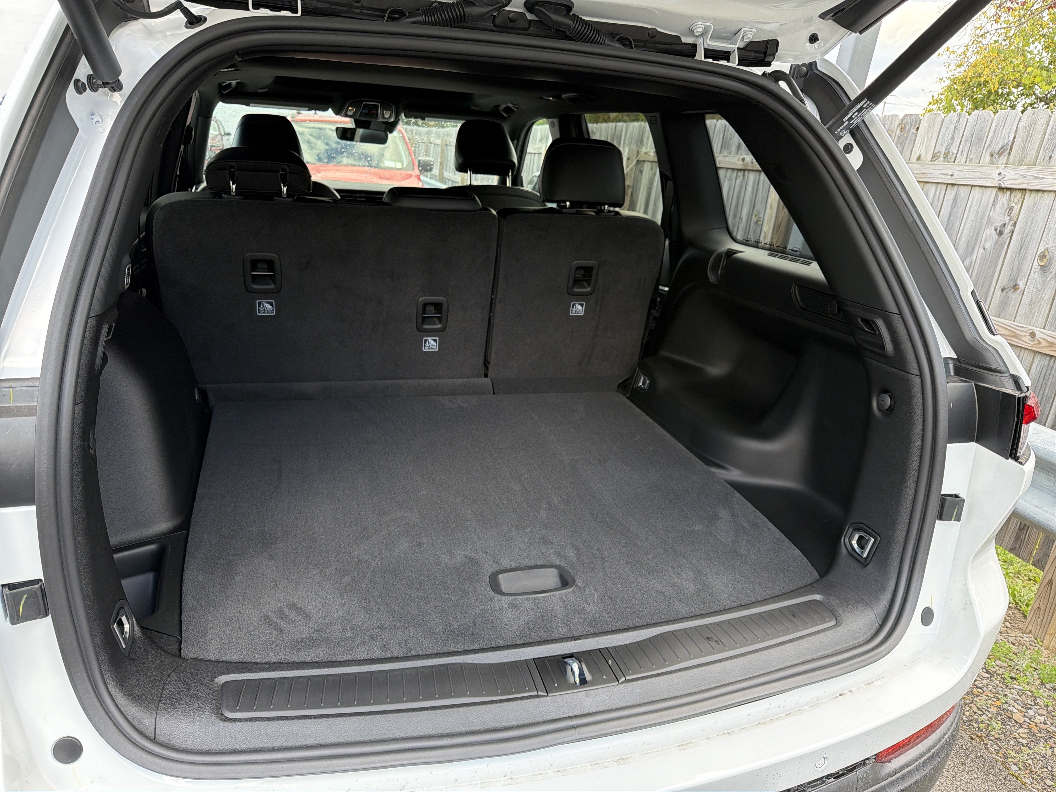 2027 Jeep Grand Cherokee Laredo Altitude