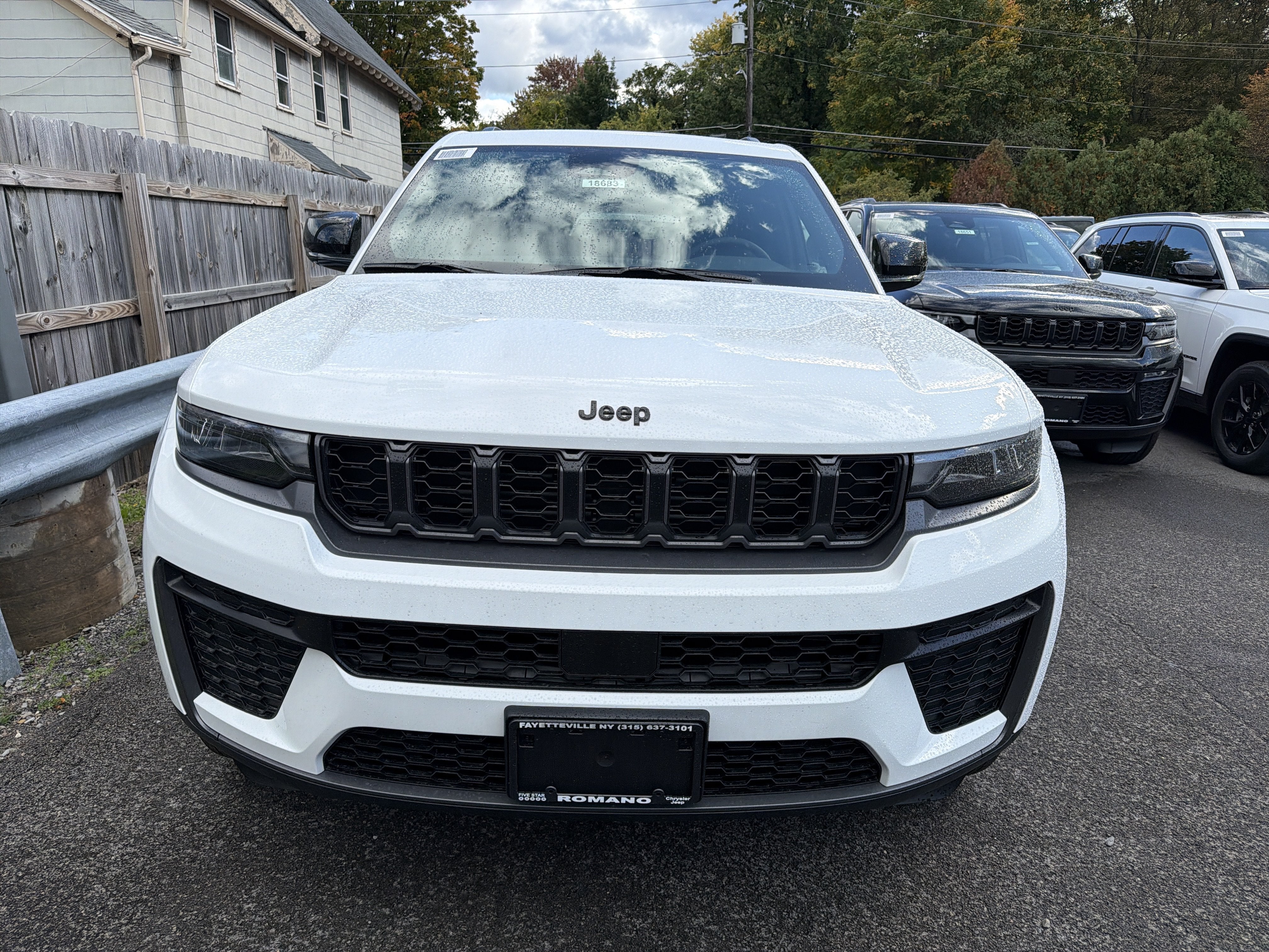 2027 Jeep Grand Cherokee Laredo Altitude