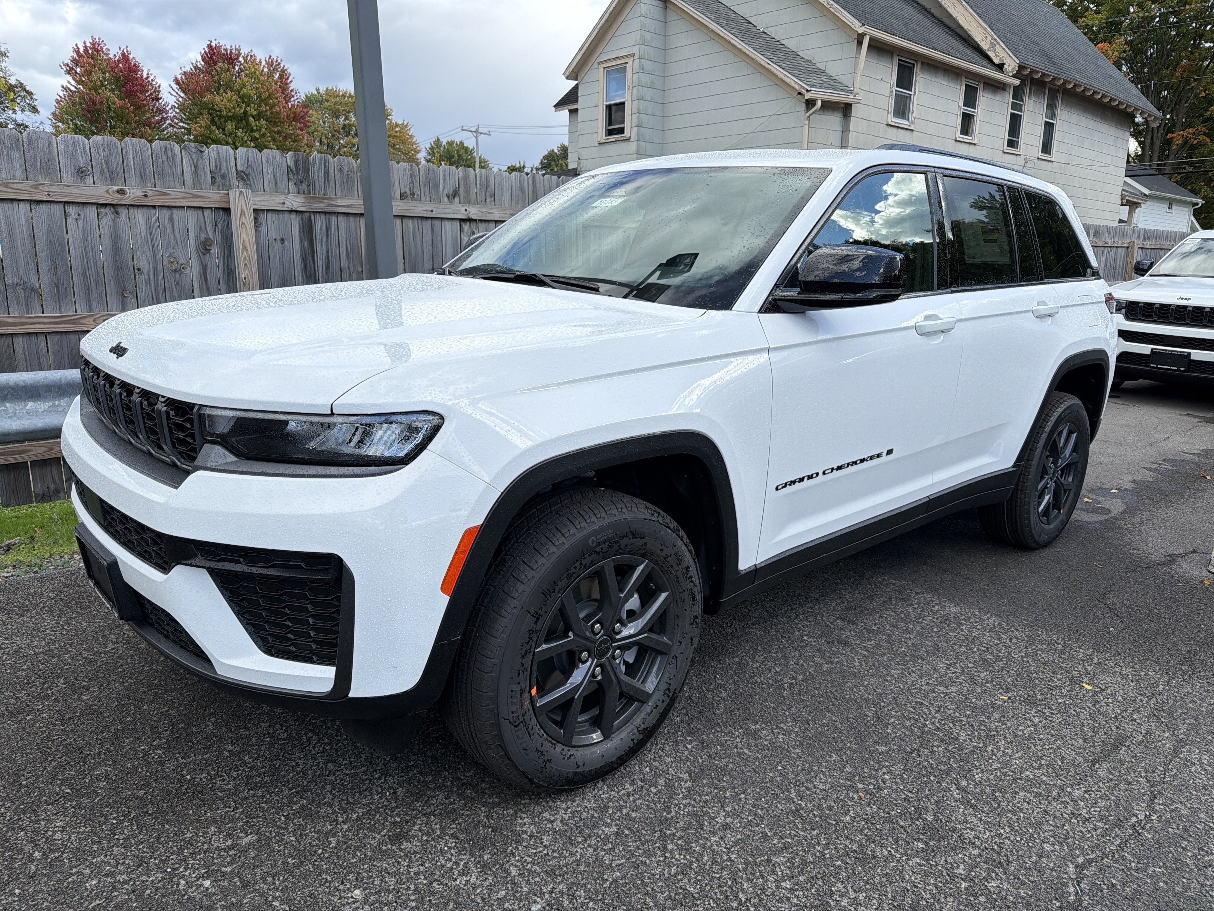 2027 Jeep Grand Cherokee Laredo Altitude