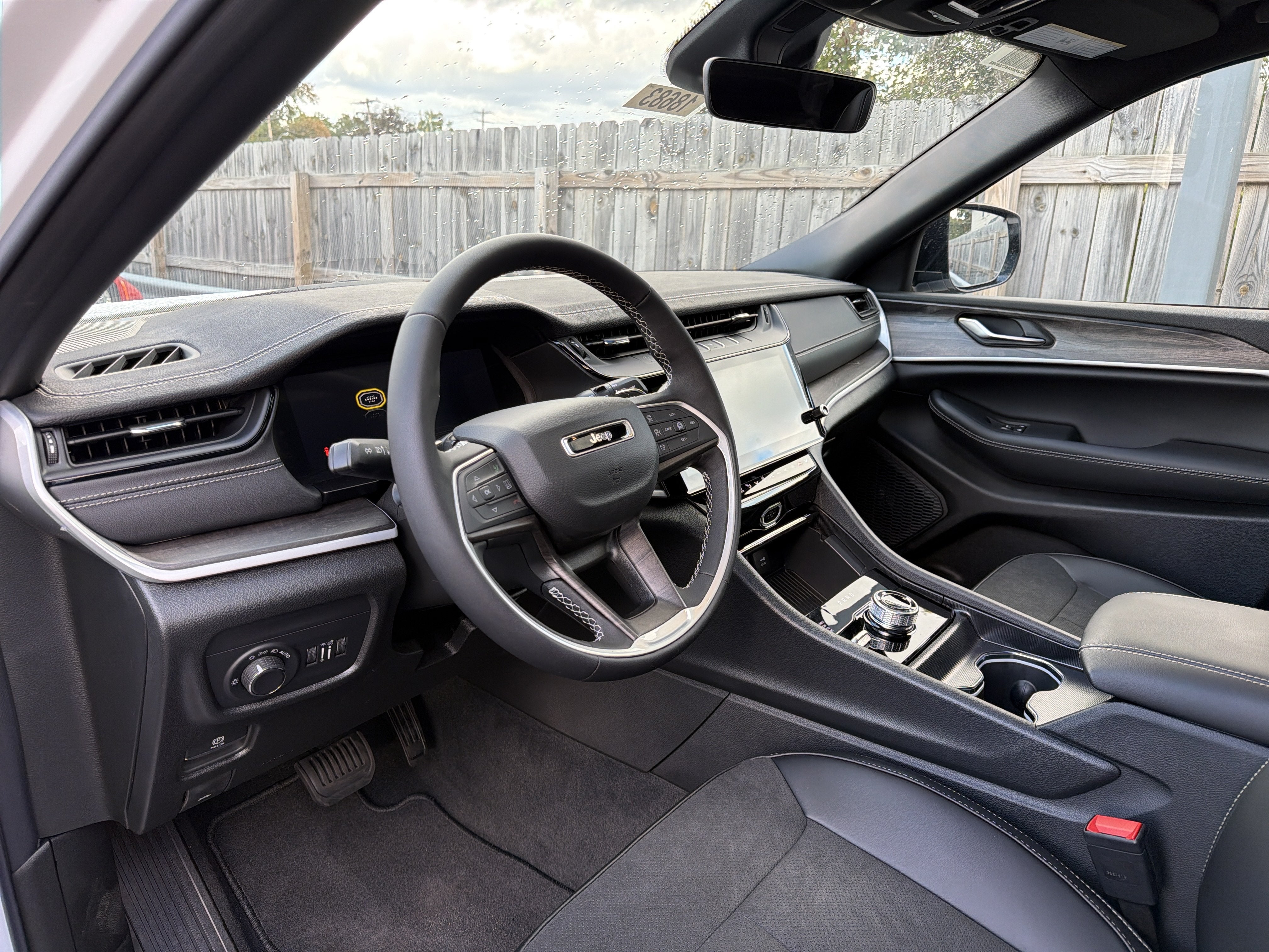2027 Jeep Grand Cherokee Laredo Altitude