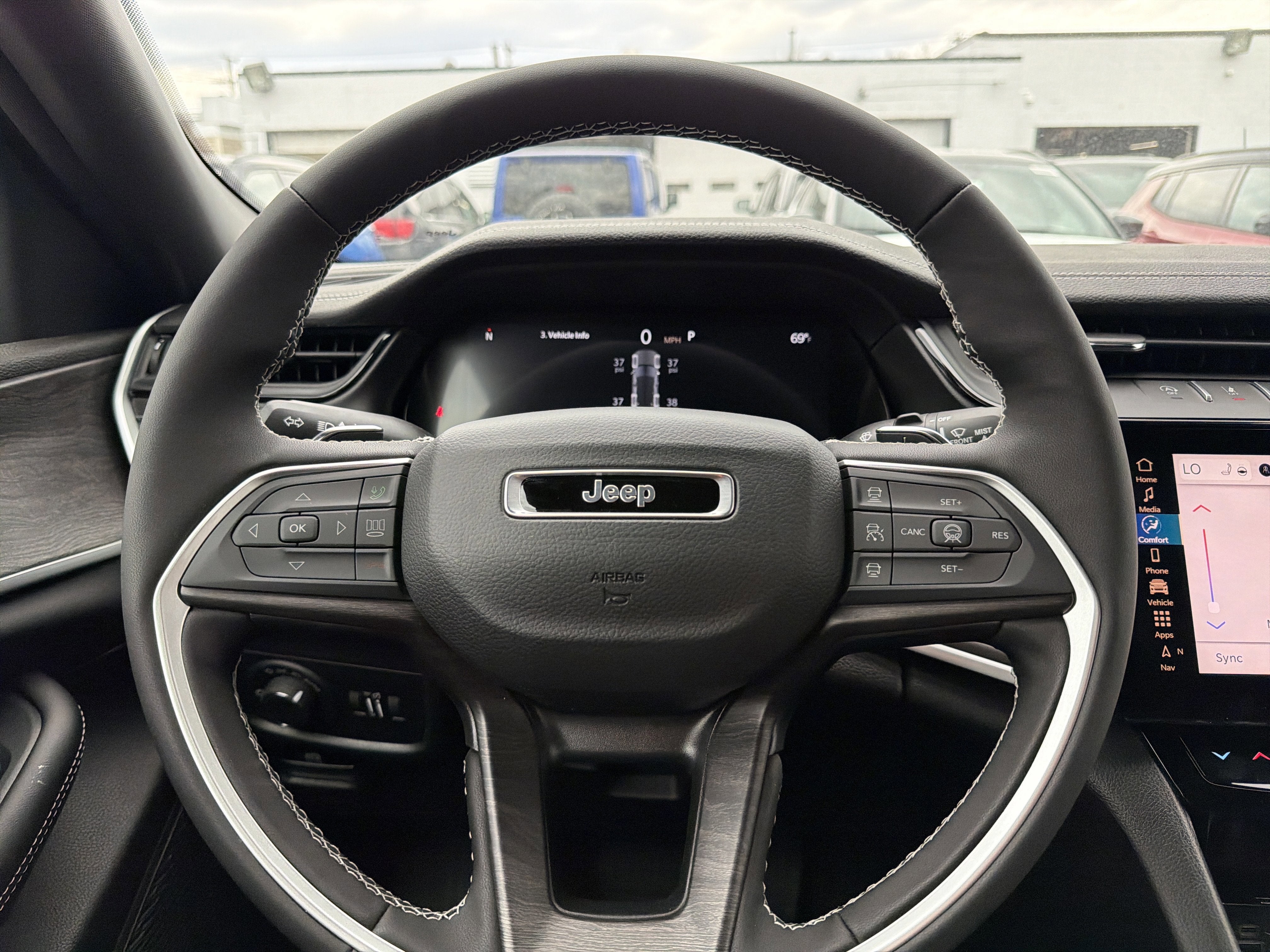 2026 Jeep Grand Cherokee Laredo Altitude