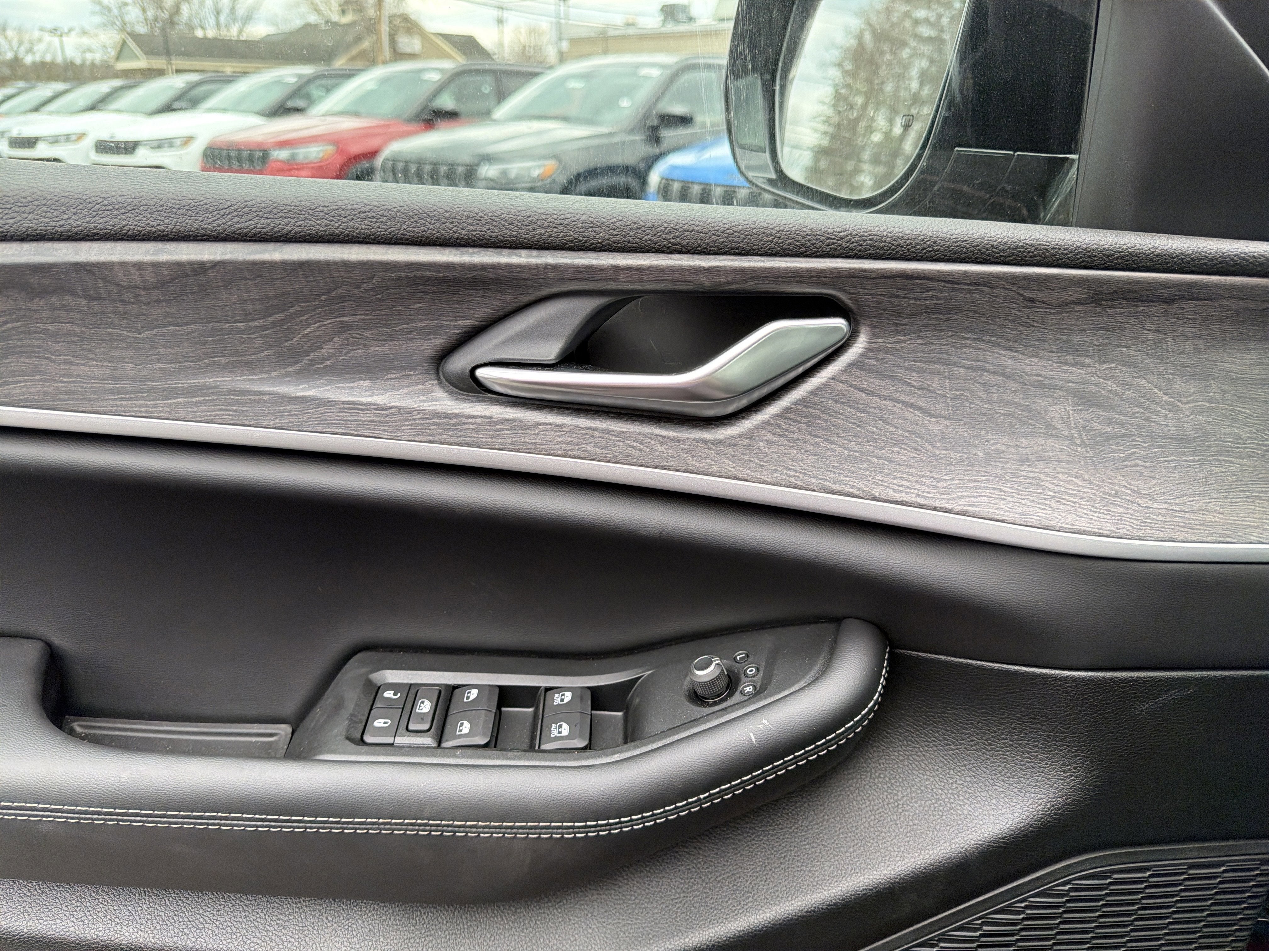 2026 Jeep Grand Cherokee Laredo Altitude