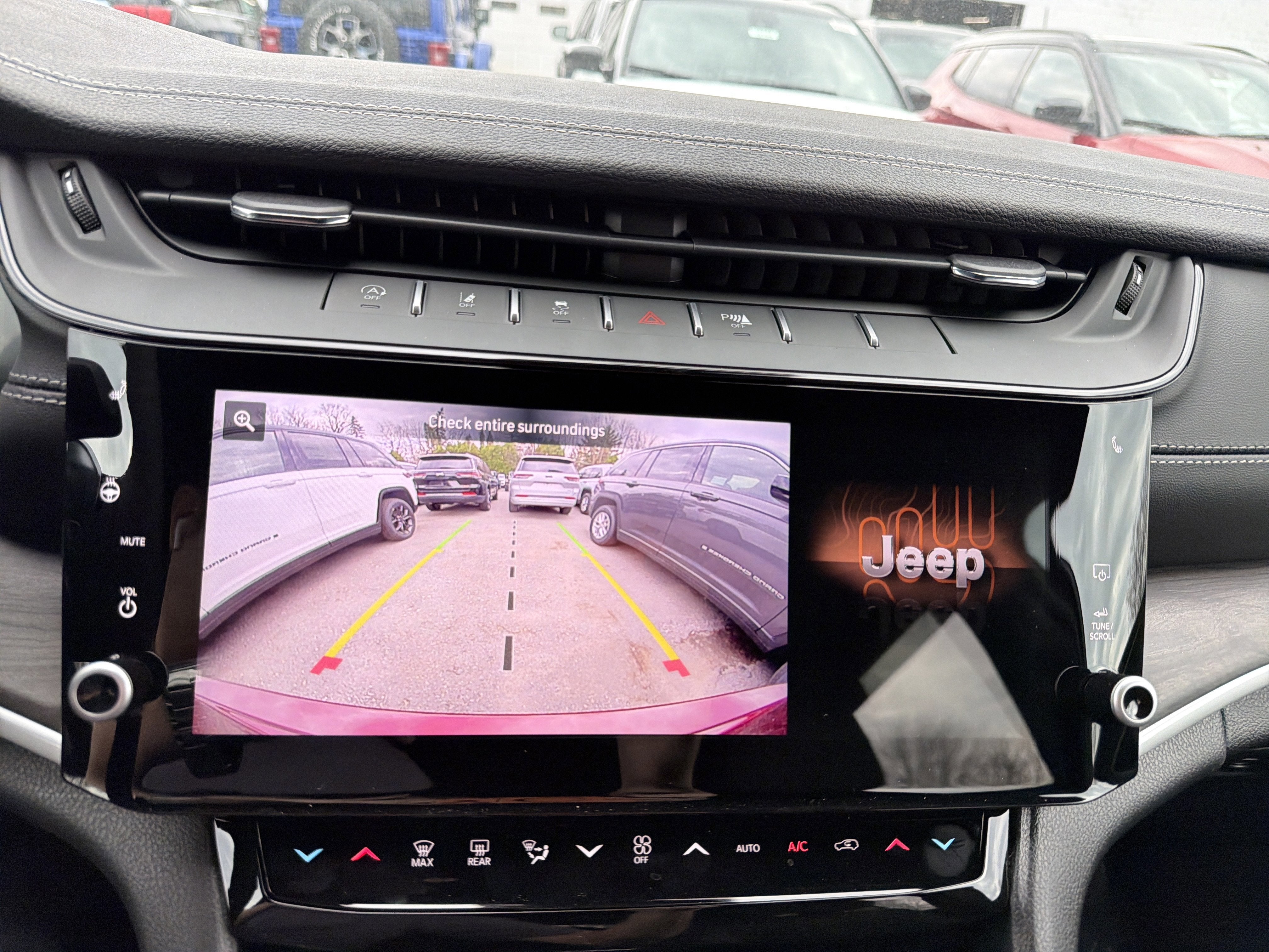 2026 Jeep Grand Cherokee Laredo Altitude