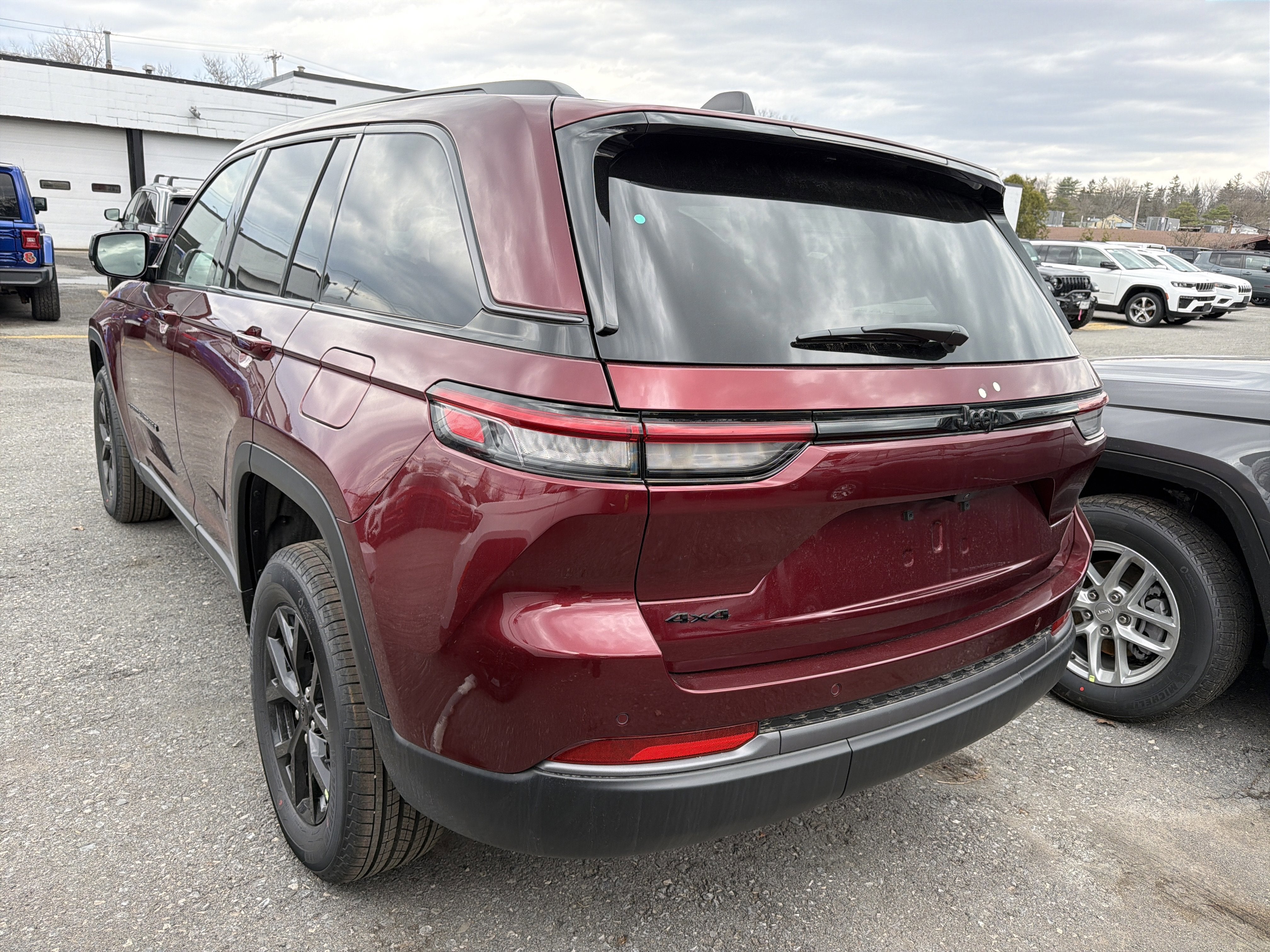 2026 Jeep Grand Cherokee Laredo Altitude