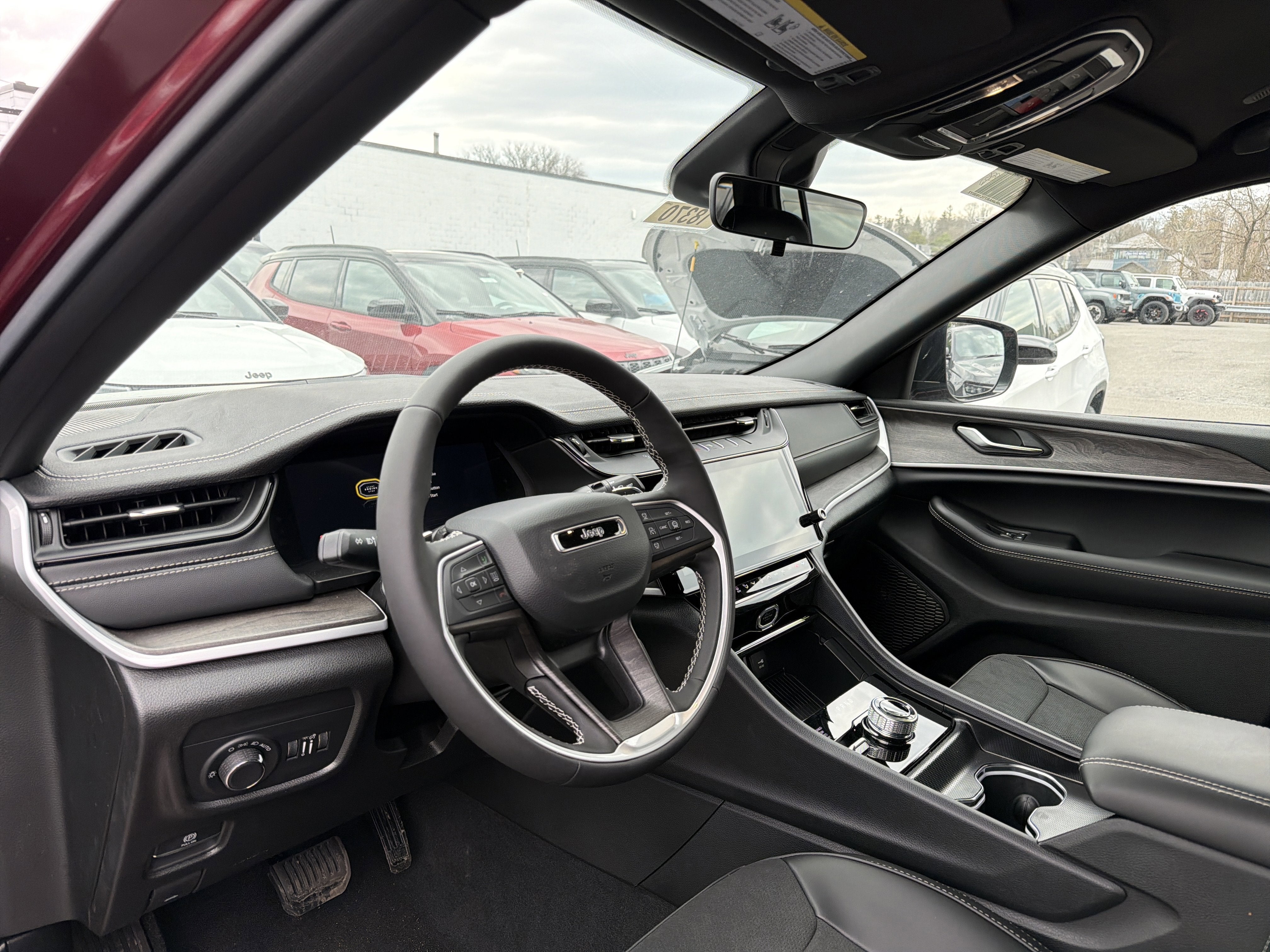 2026 Jeep Grand Cherokee Laredo Altitude