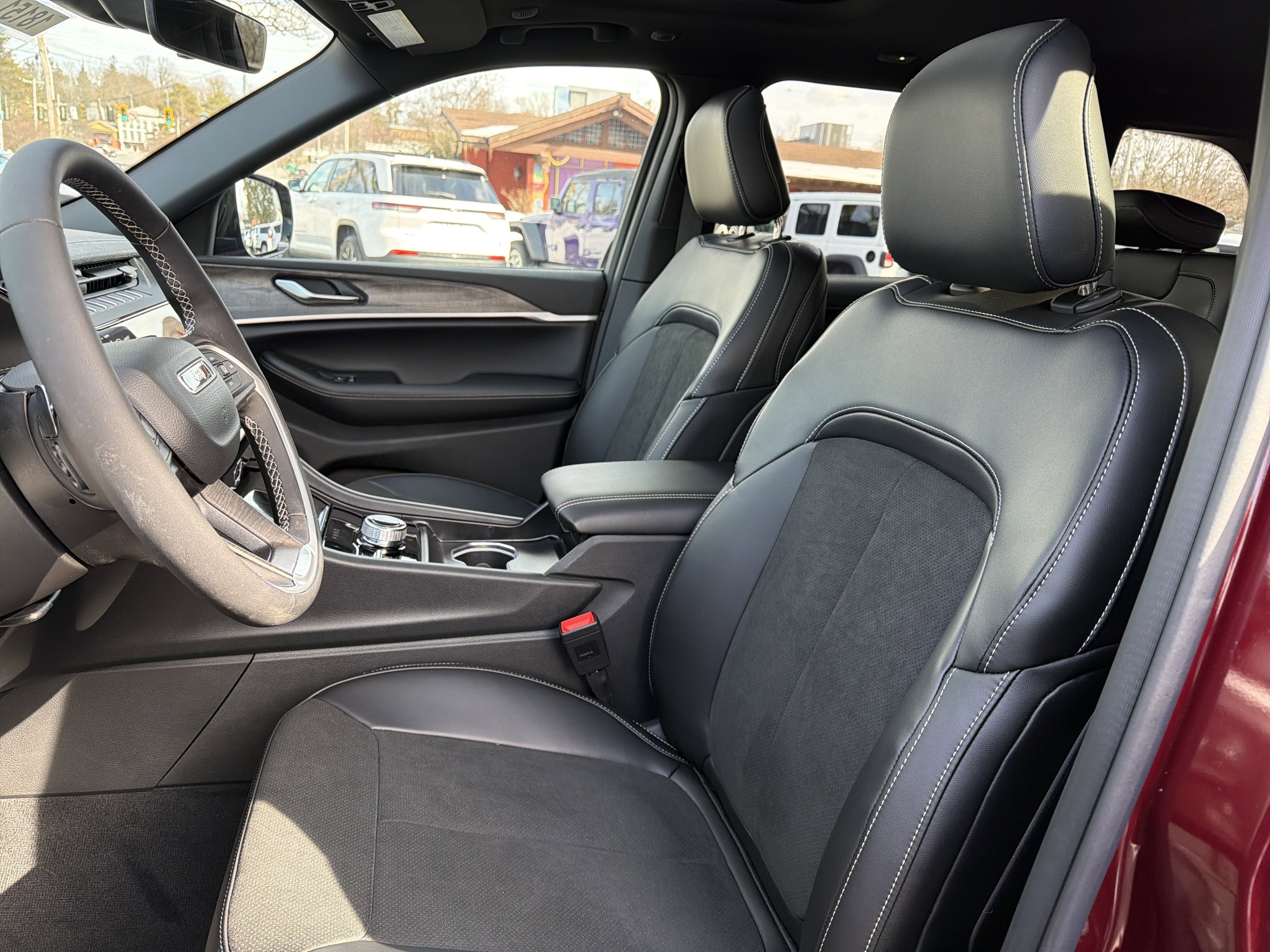 2026 Jeep Grand Cherokee Laredo Altitude