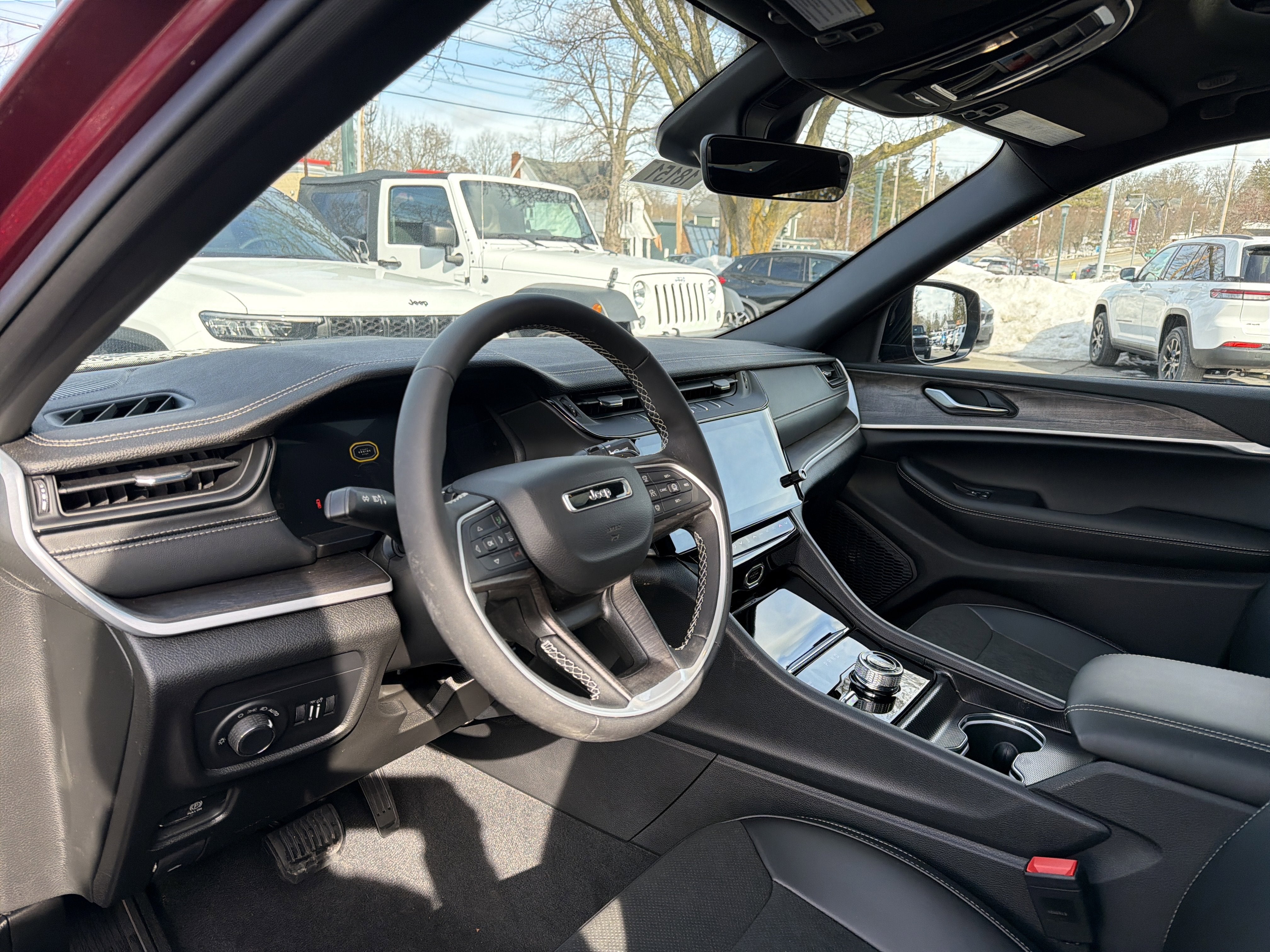 2026 Jeep Grand Cherokee Laredo Altitude