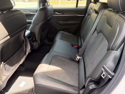 2026 Jeep Grand Cherokee Laredo Altitude