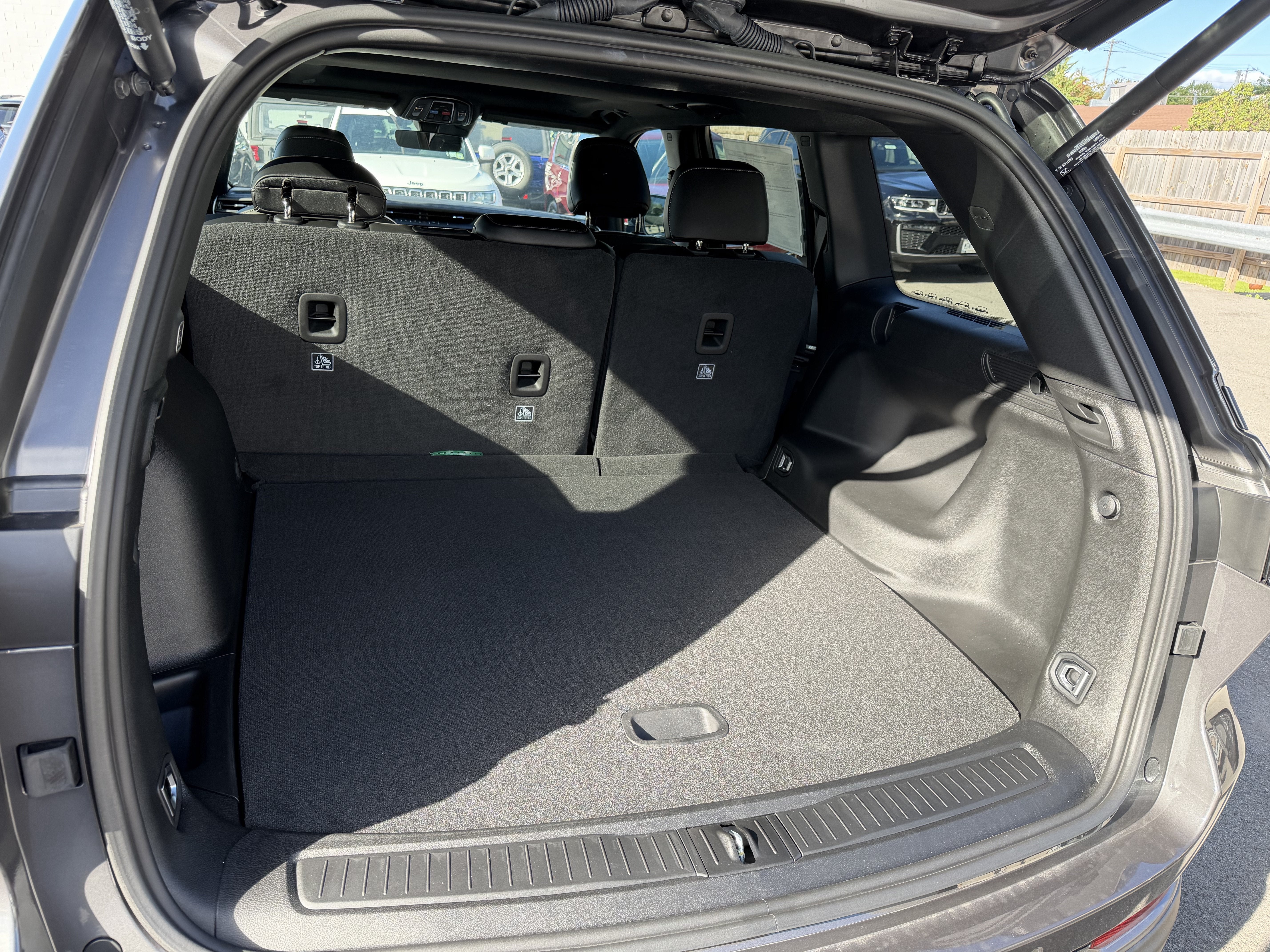 2026 Jeep Grand Cherokee Laredo Altitude