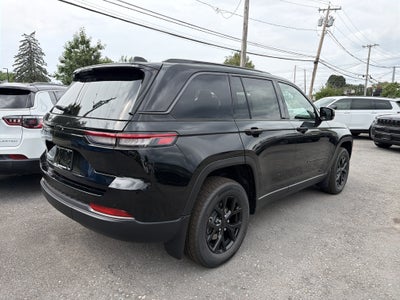 2026 Jeep Grand Cherokee Laredo Altitude