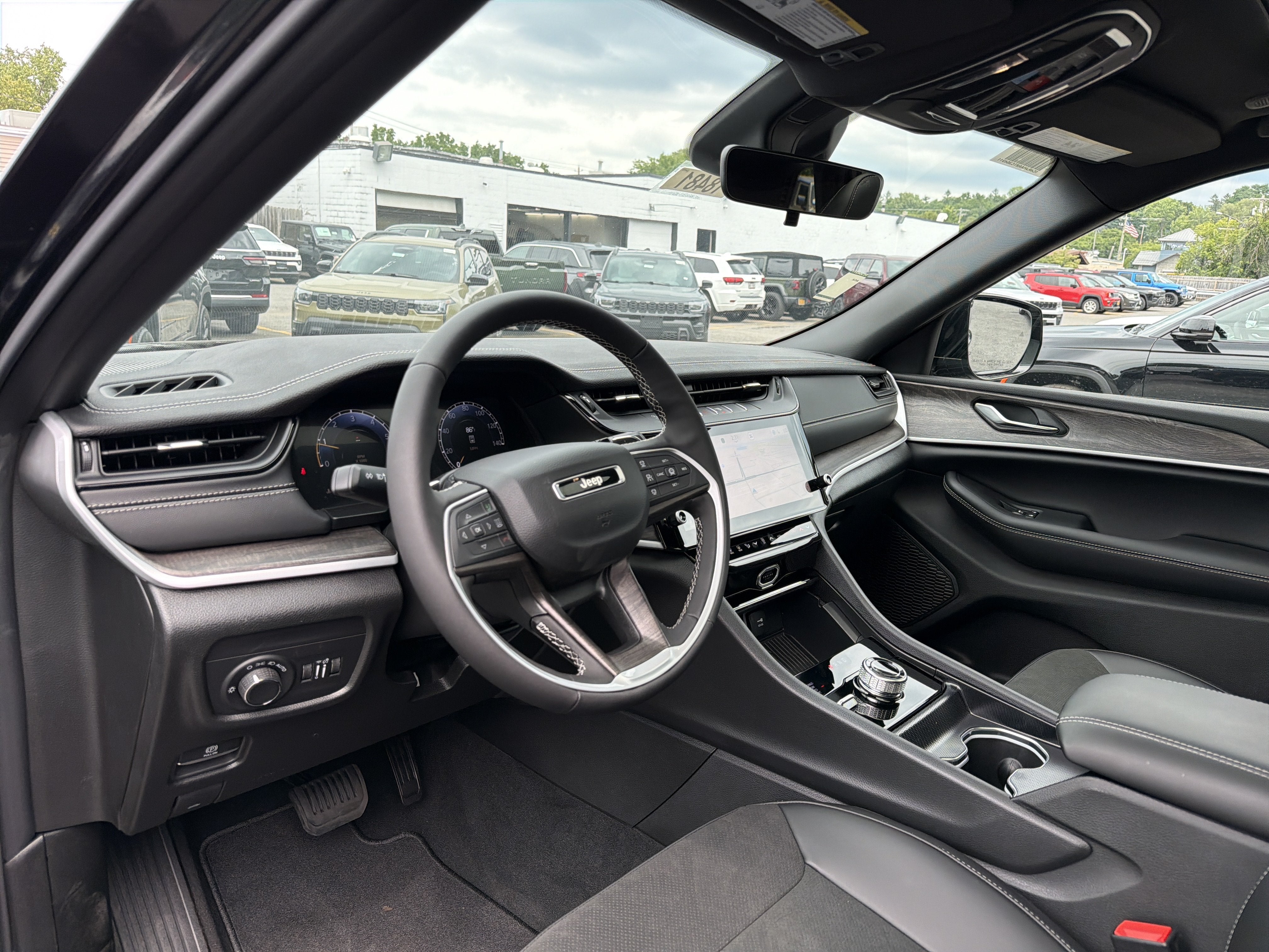 2026 Jeep Grand Cherokee Laredo Altitude