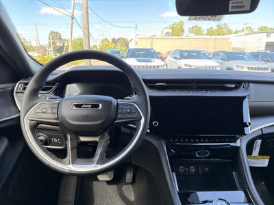 2027 Jeep Grand Cherokee Laredo Altitude