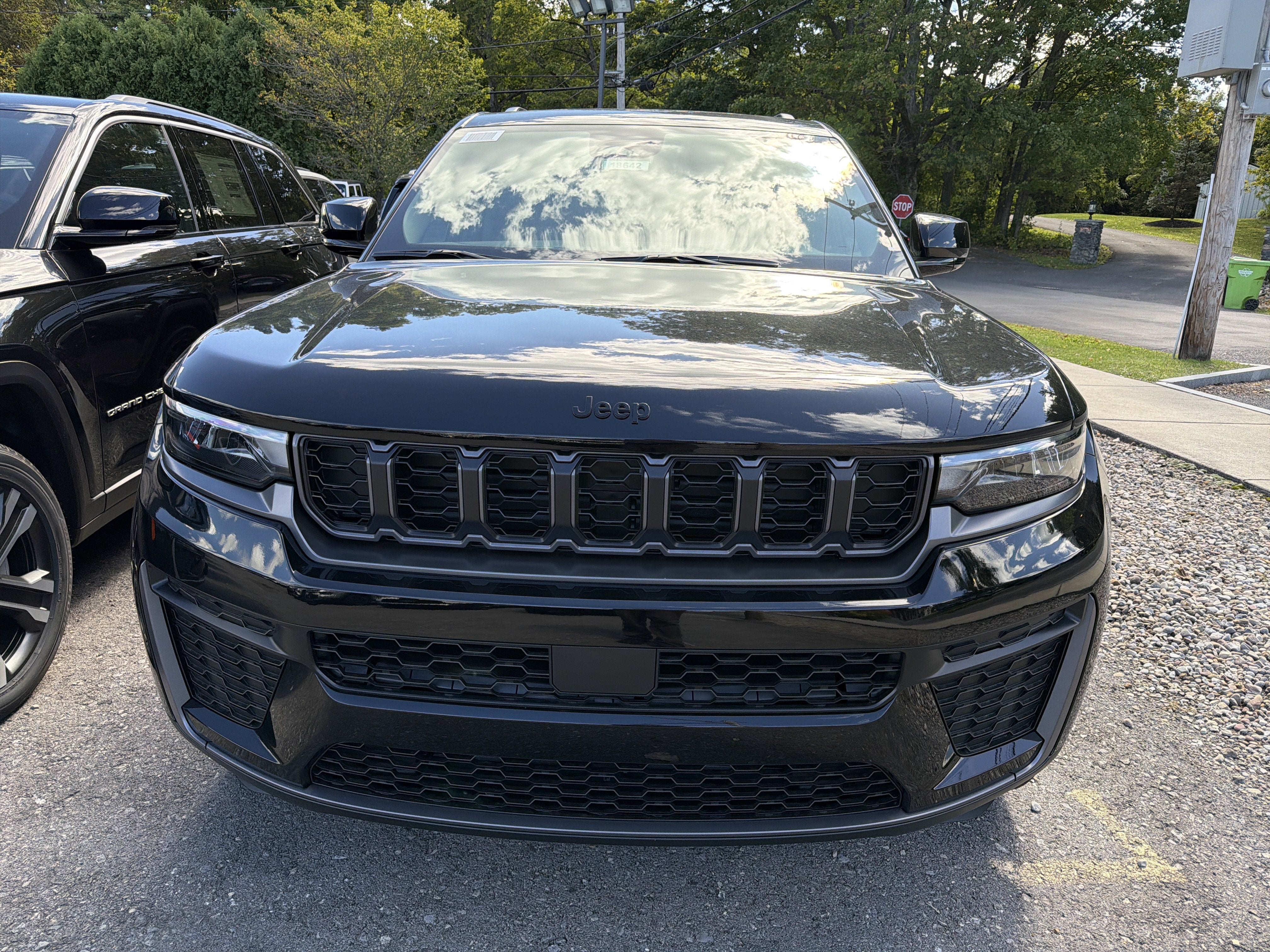 2027 Jeep Grand Cherokee Laredo Altitude