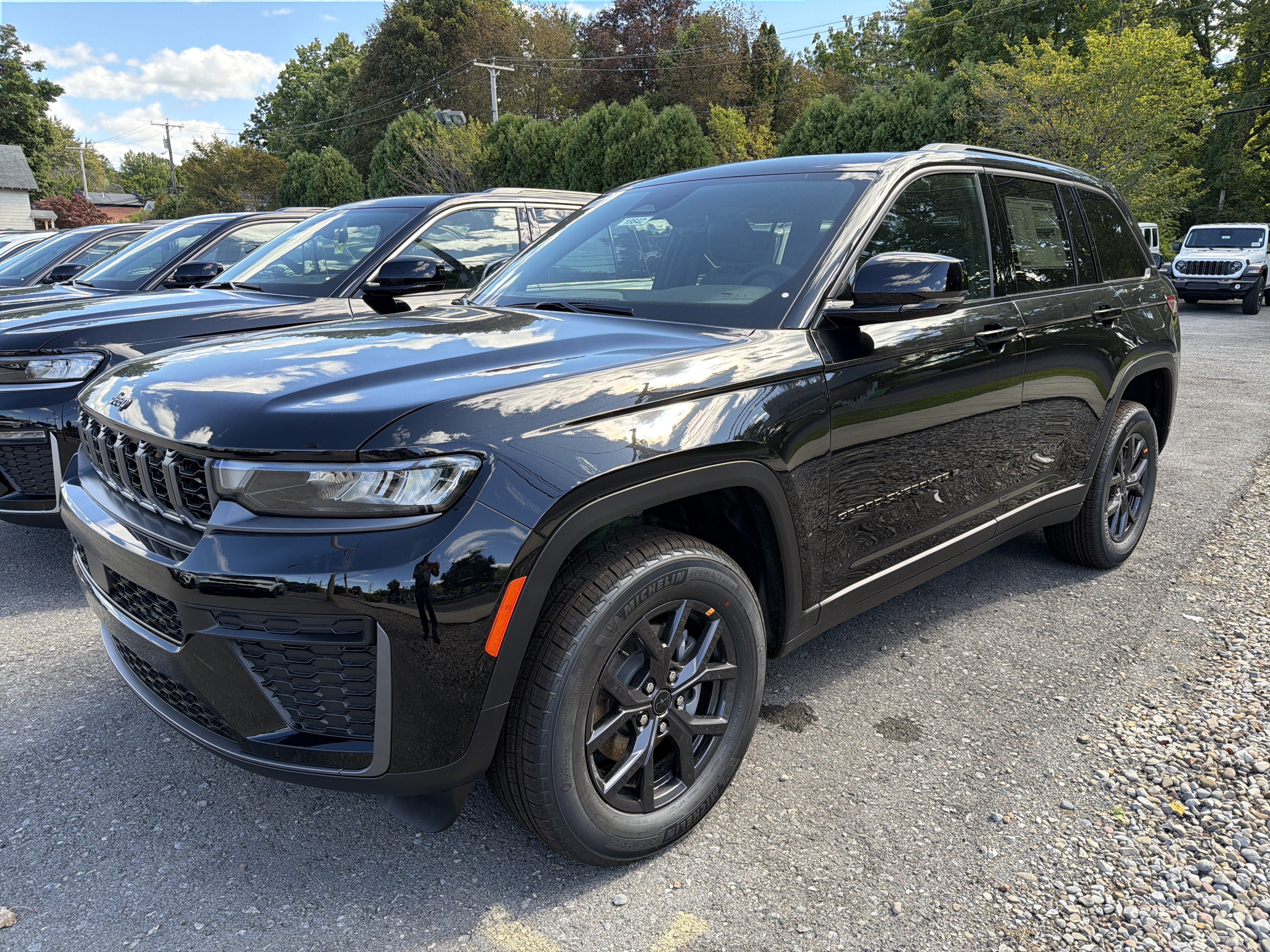 2027 Jeep Grand Cherokee Laredo Altitude