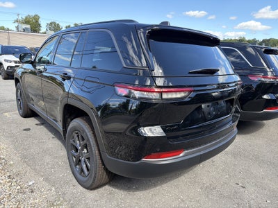 2027 Jeep Grand Cherokee Laredo Altitude