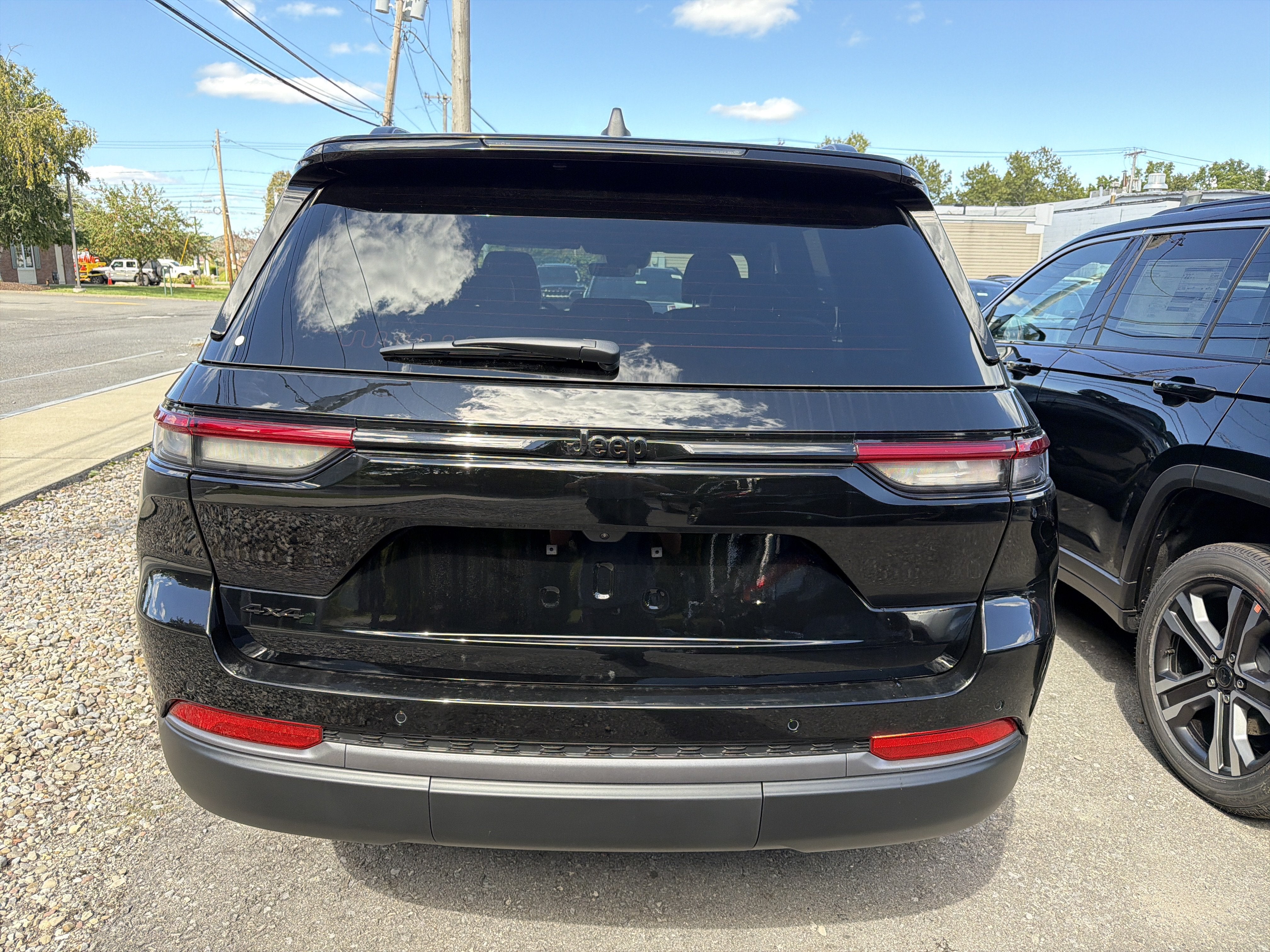 2027 Jeep Grand Cherokee Laredo Altitude