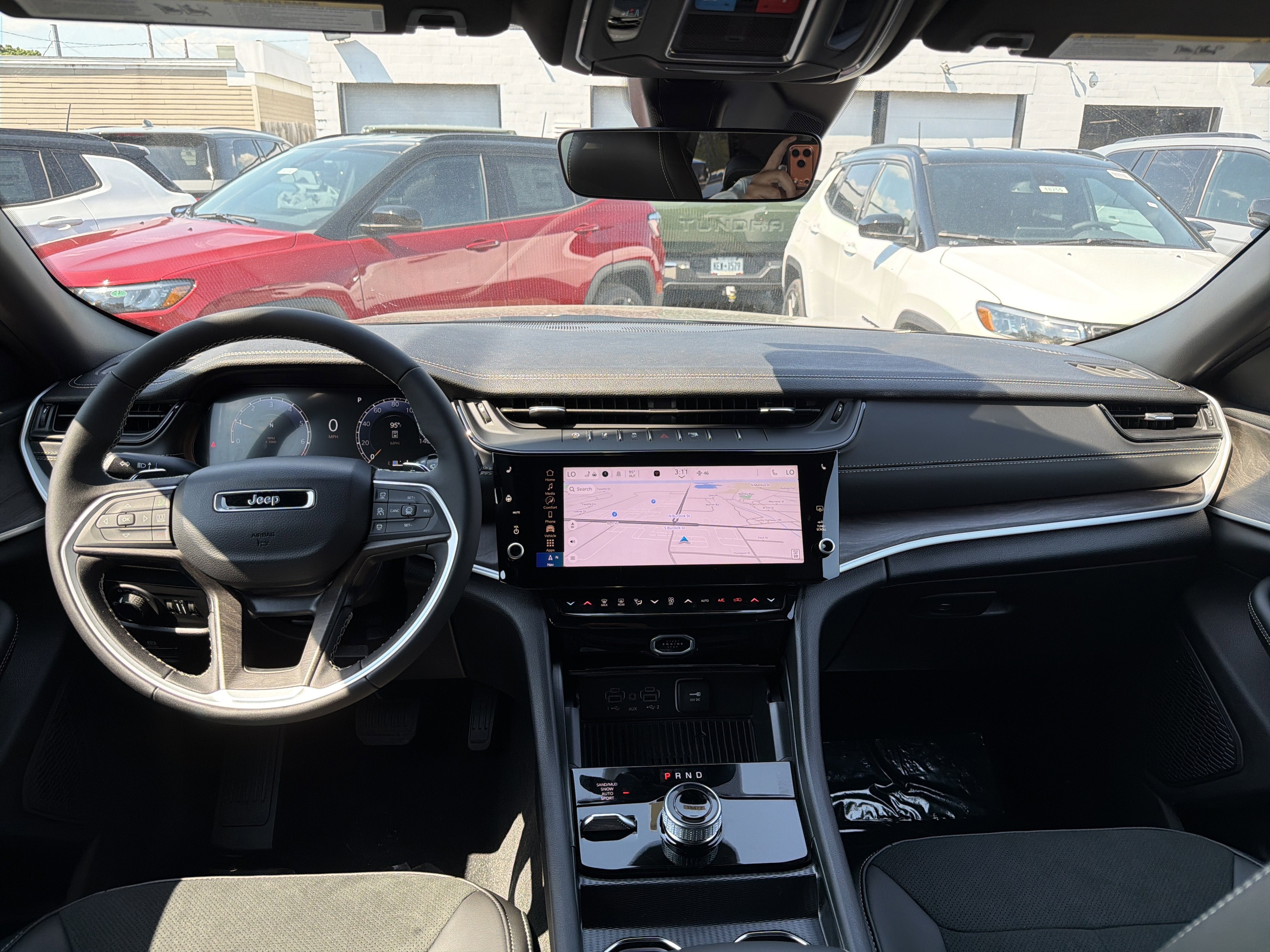 2026 Jeep Grand Cherokee Laredo Altitude