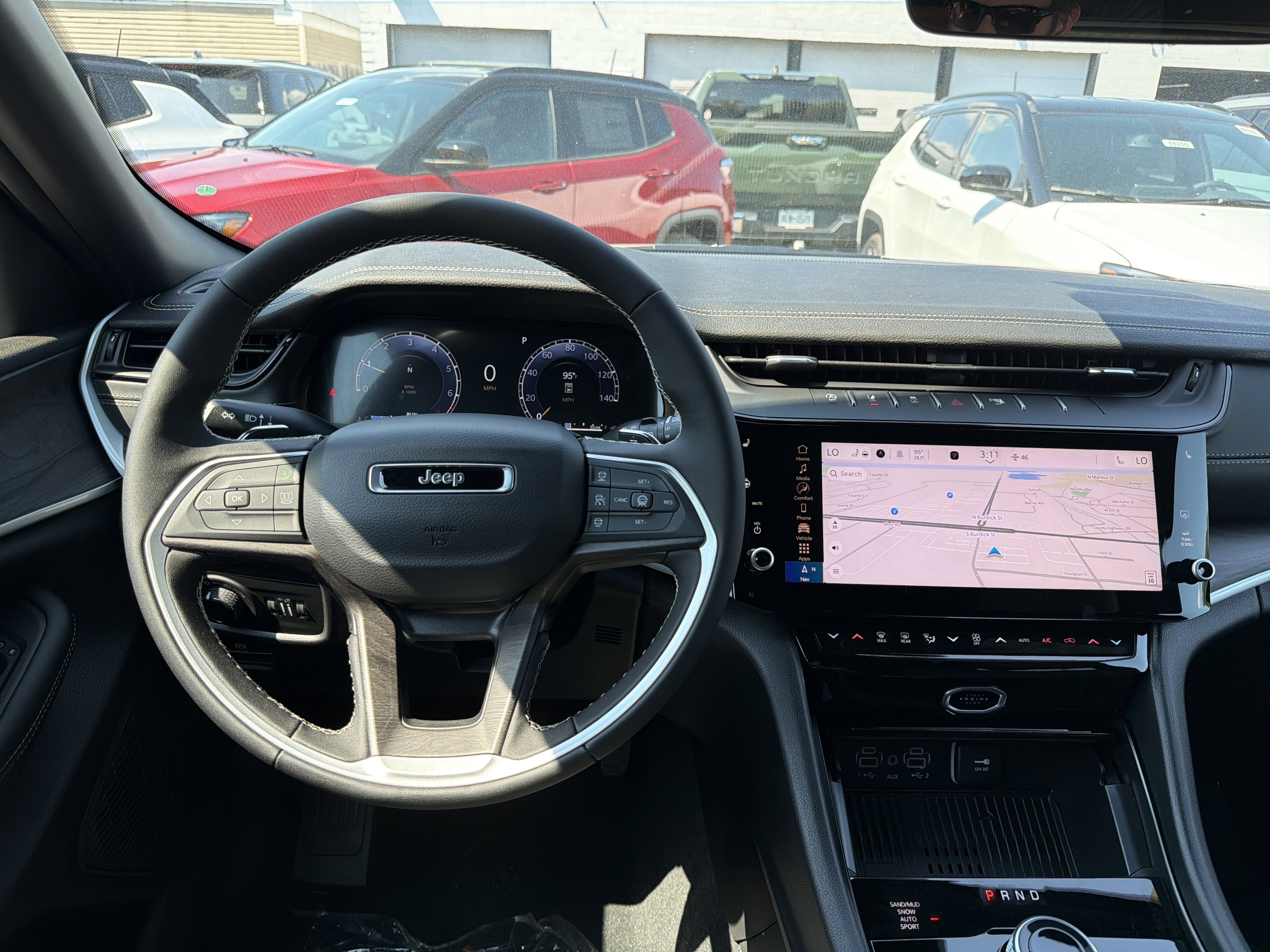 2026 Jeep Grand Cherokee Laredo Altitude