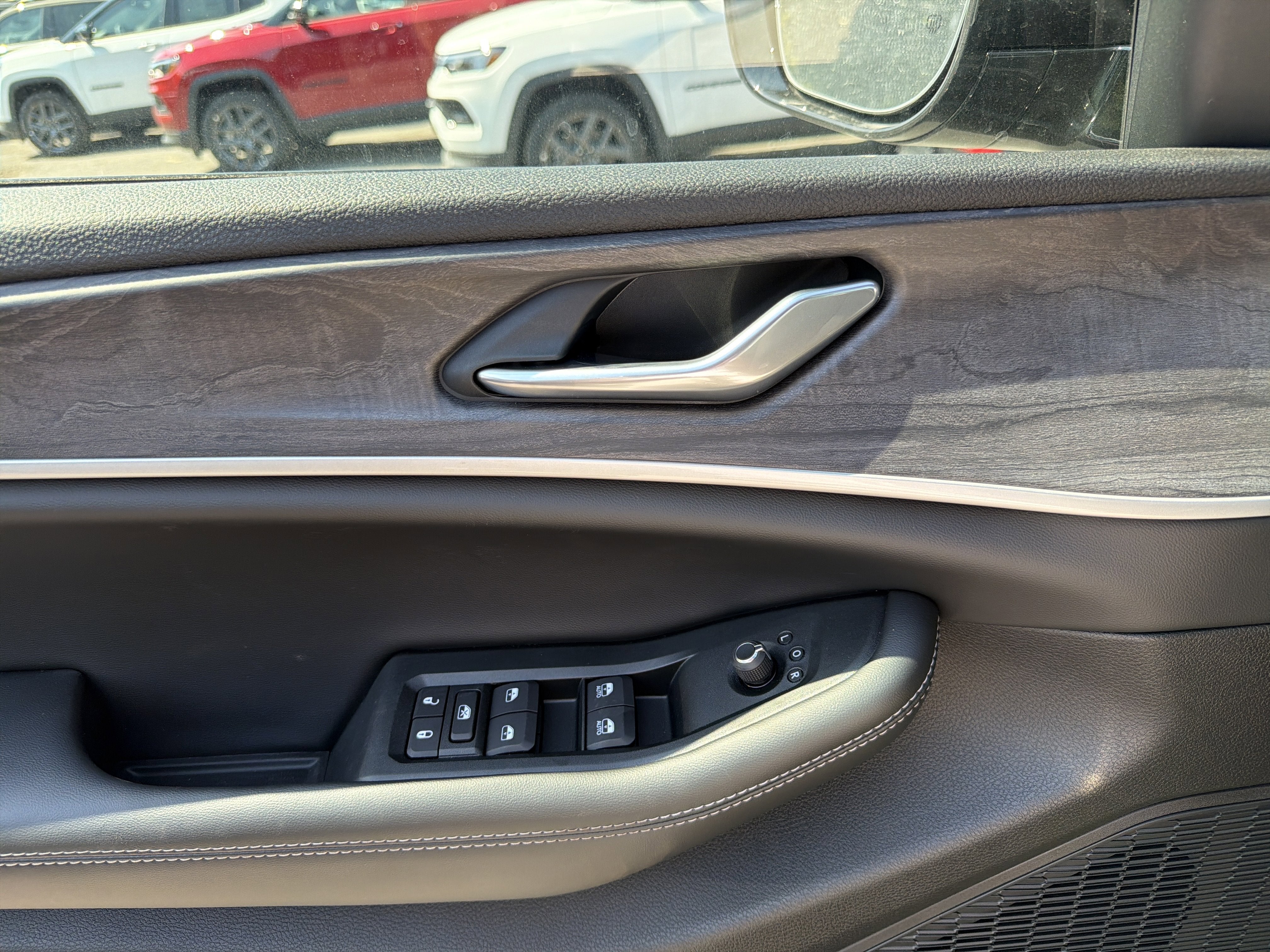 2026 Jeep Grand Cherokee Laredo Altitude