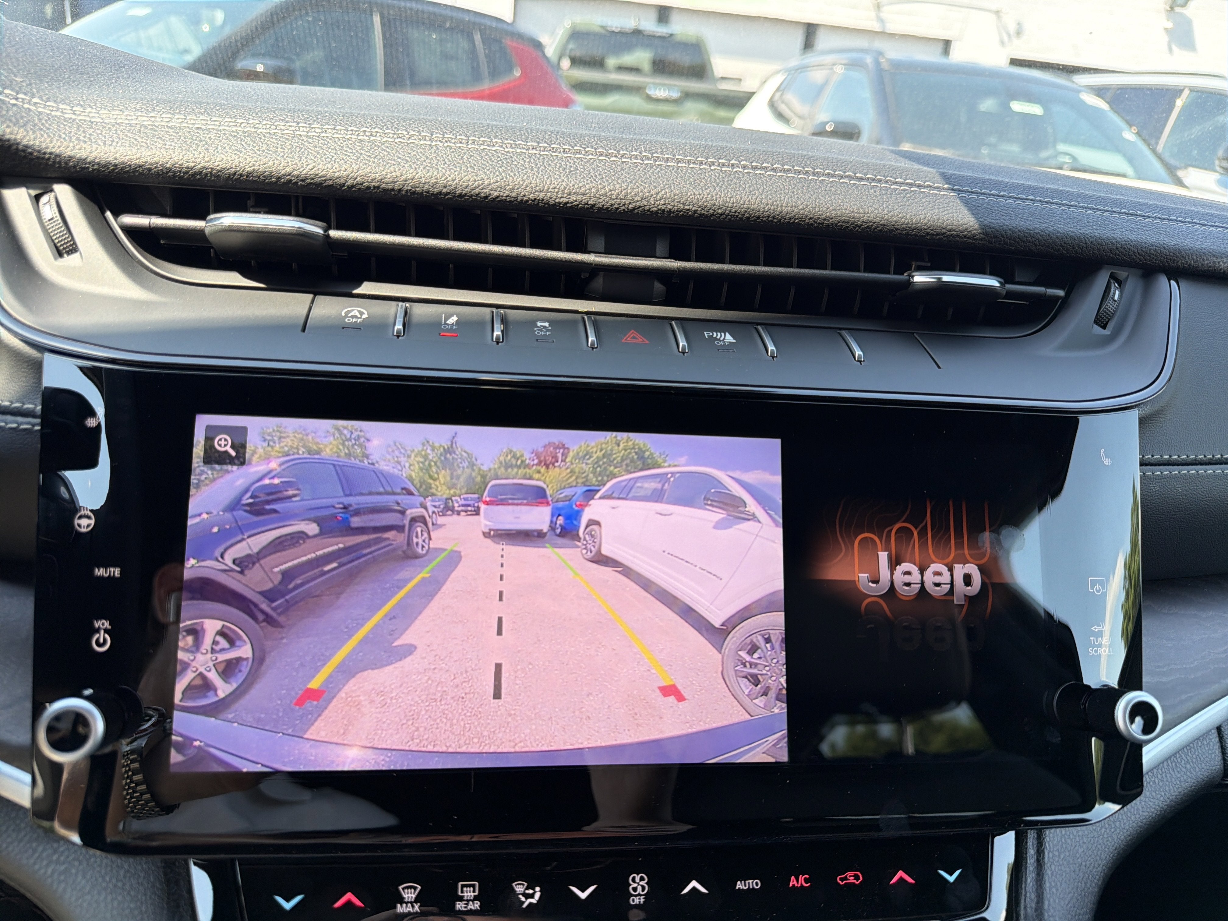 2026 Jeep Grand Cherokee Laredo Altitude