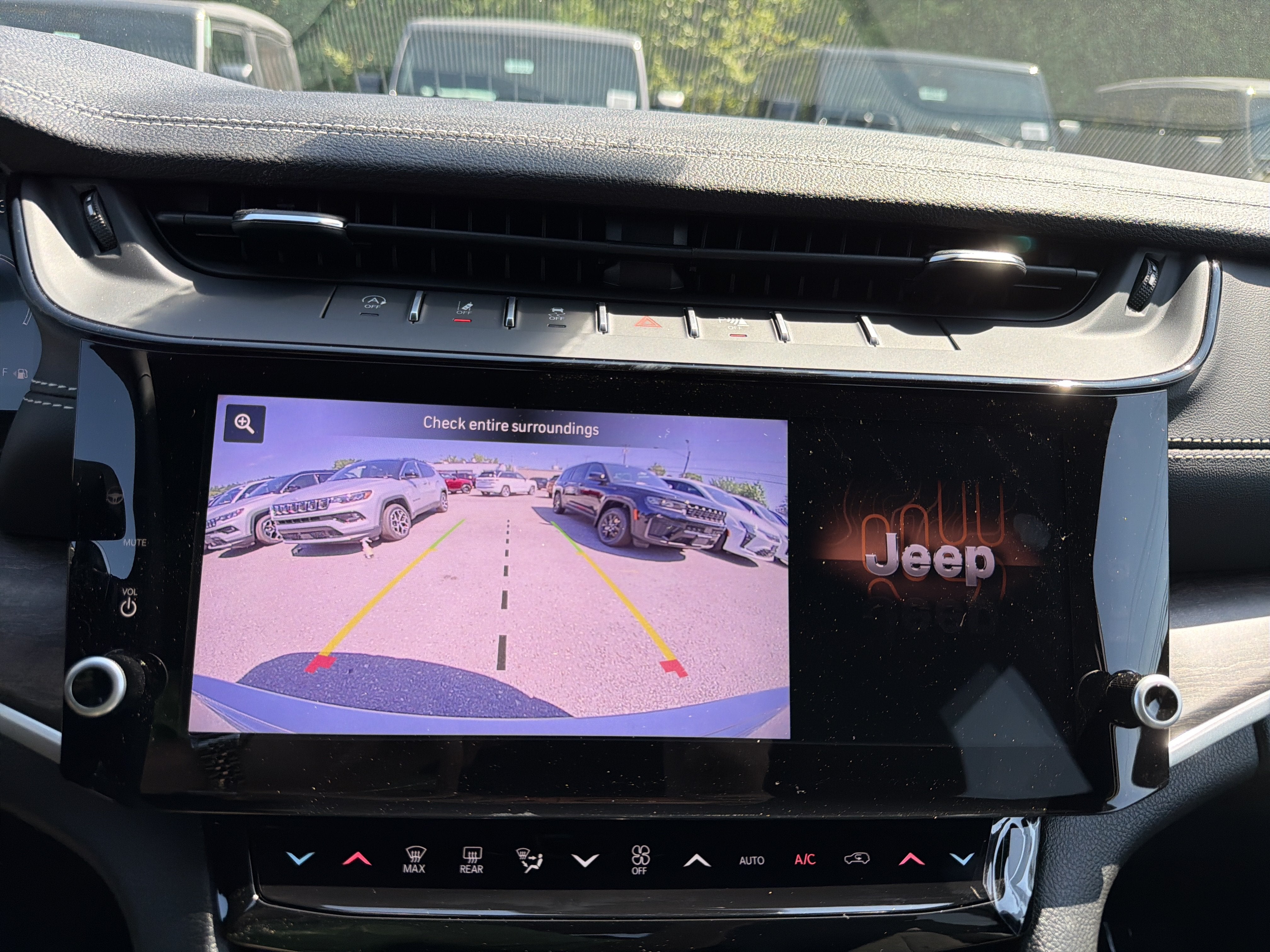 2026 Jeep Grand Cherokee Laredo Altitude