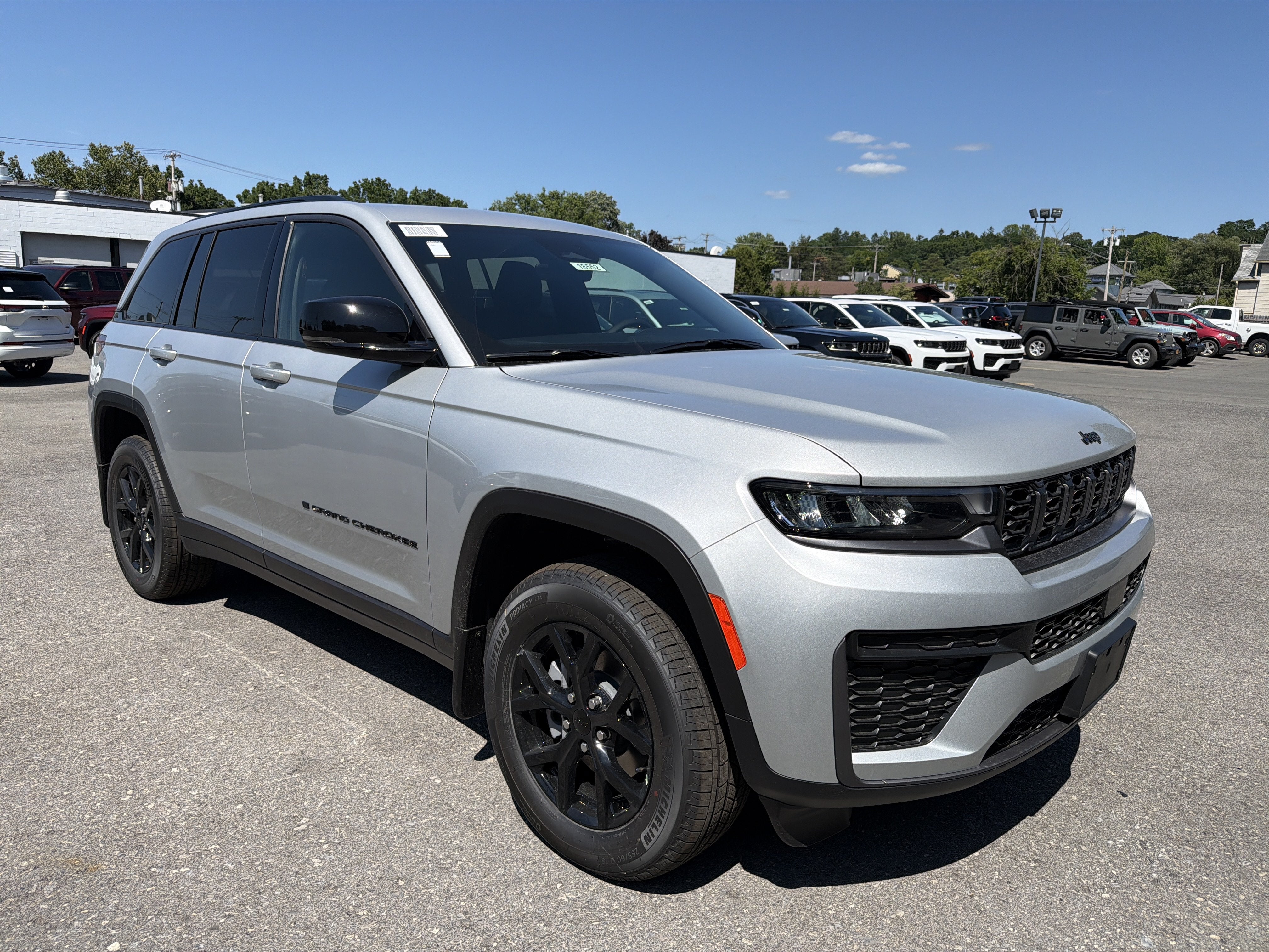 2026 Jeep Grand Cherokee Laredo Altitude