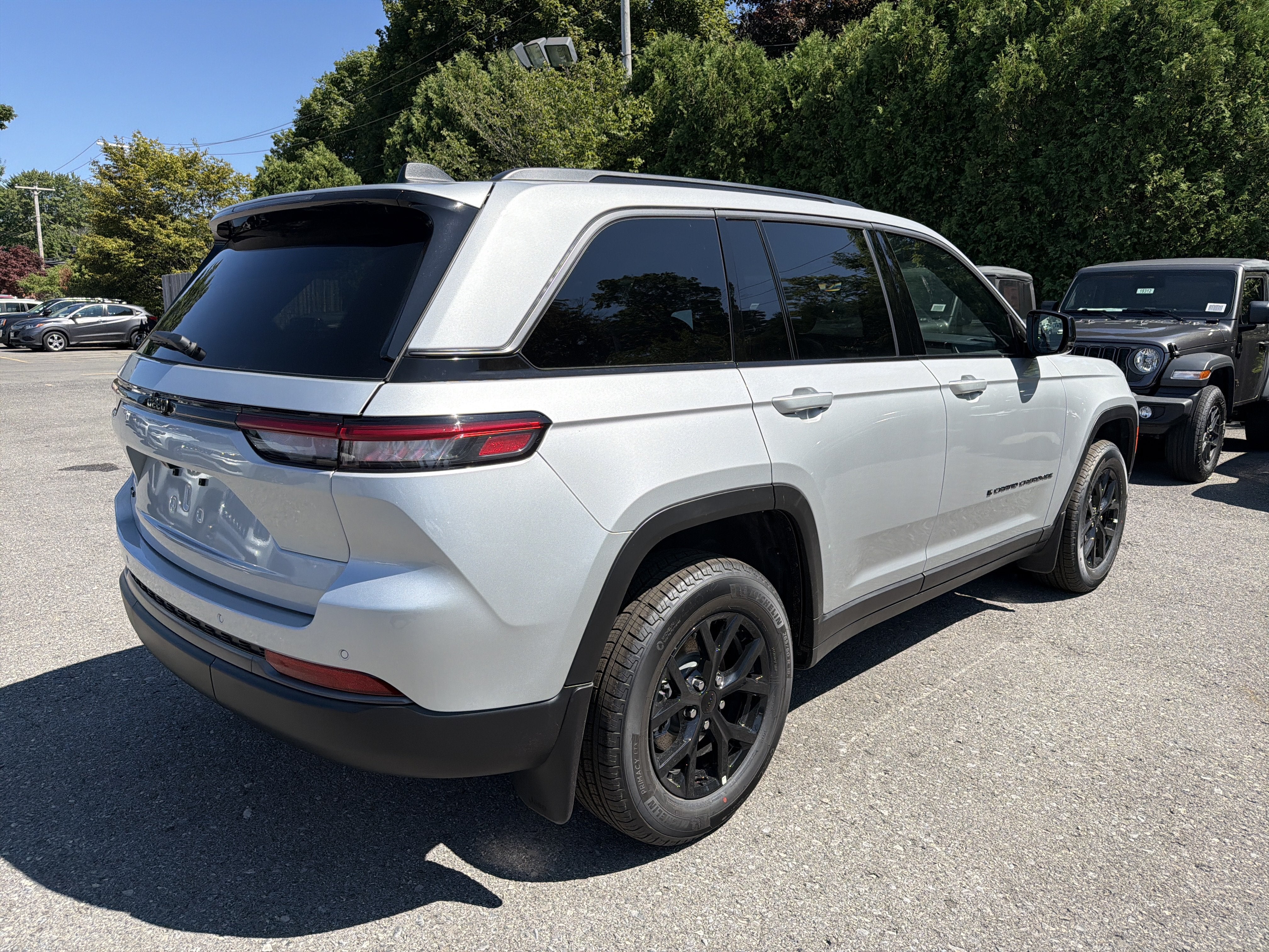 2026 Jeep Grand Cherokee Laredo Altitude