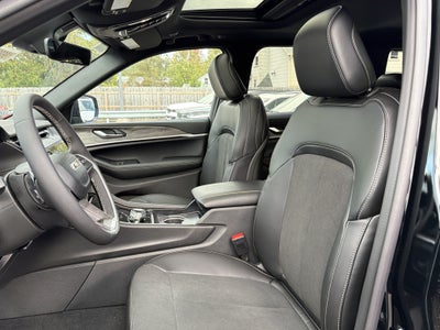 2027 Jeep Grand Cherokee Laredo Altitude