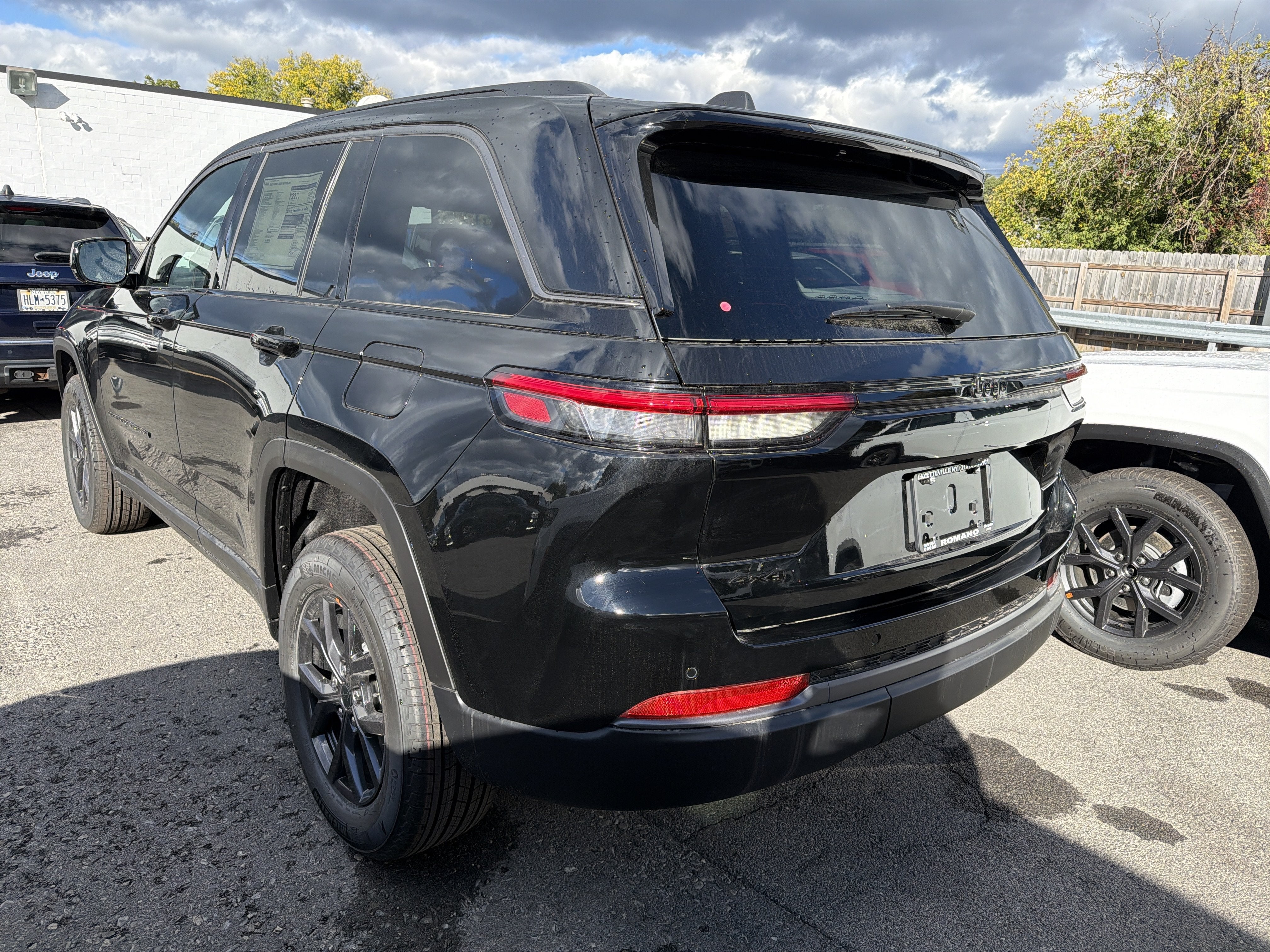 2027 Jeep Grand Cherokee Laredo Altitude