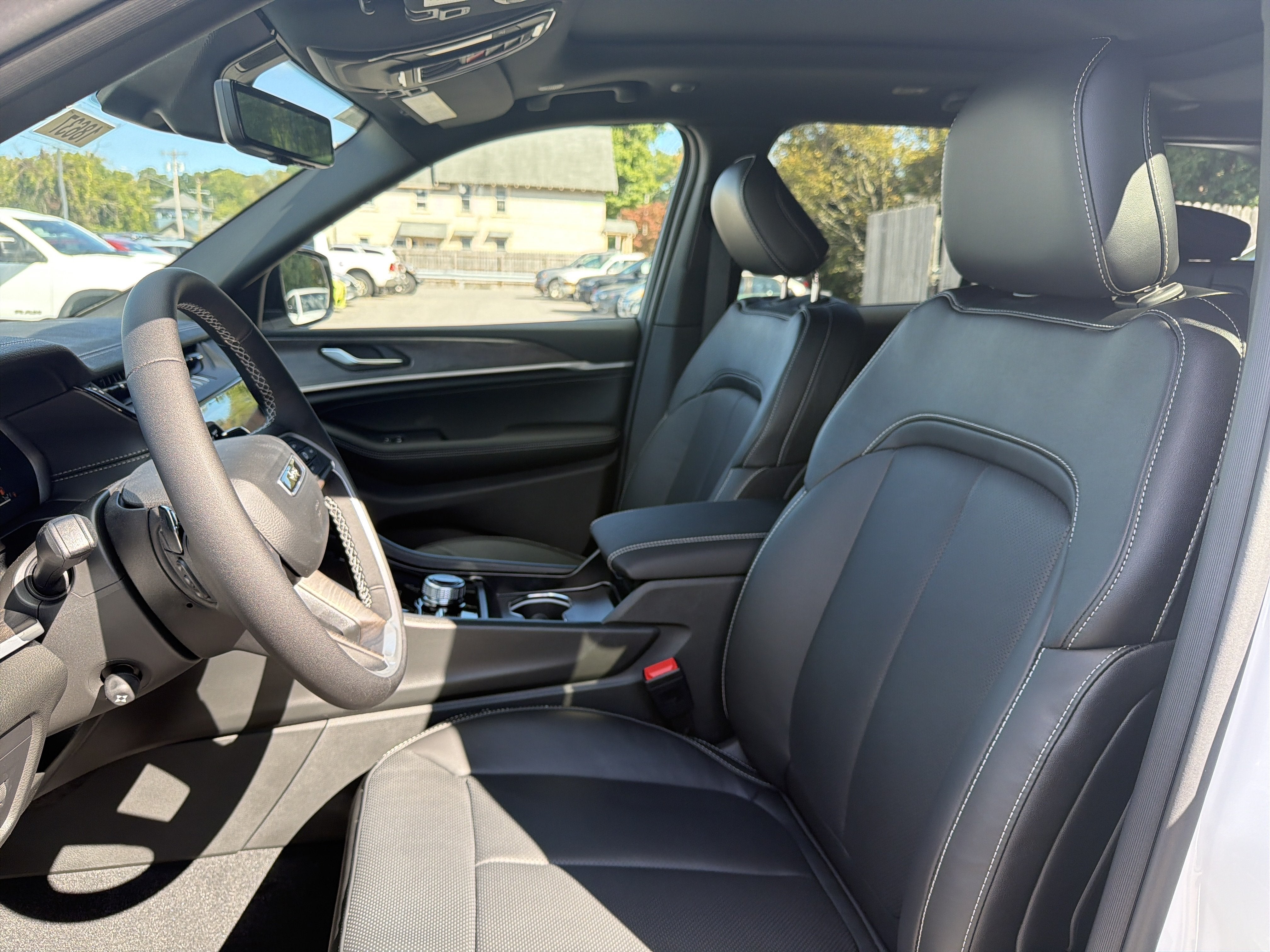 2027 Jeep Grand Cherokee Limited Reserve
