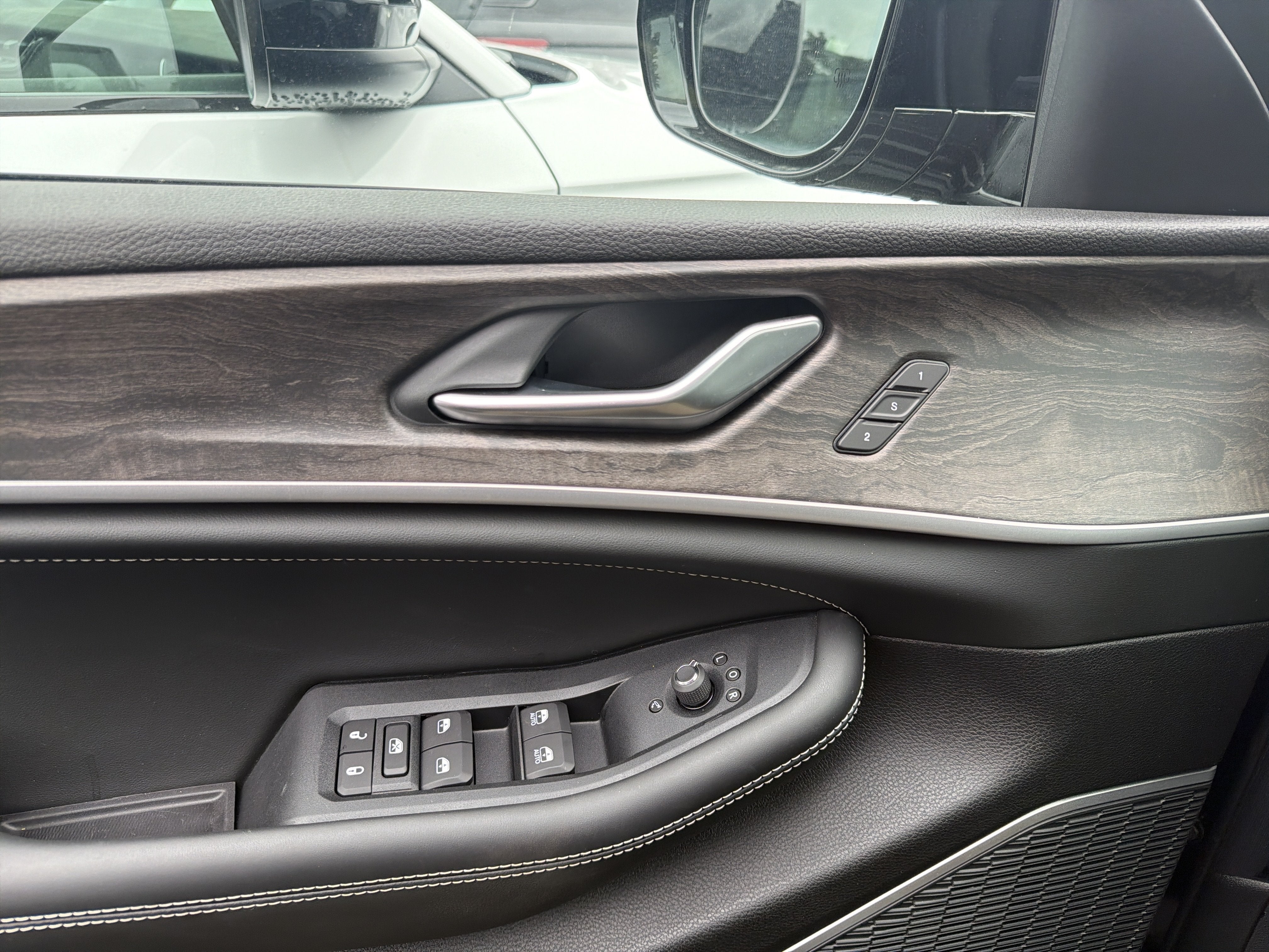 2027 Jeep Grand Cherokee Limited Reserve