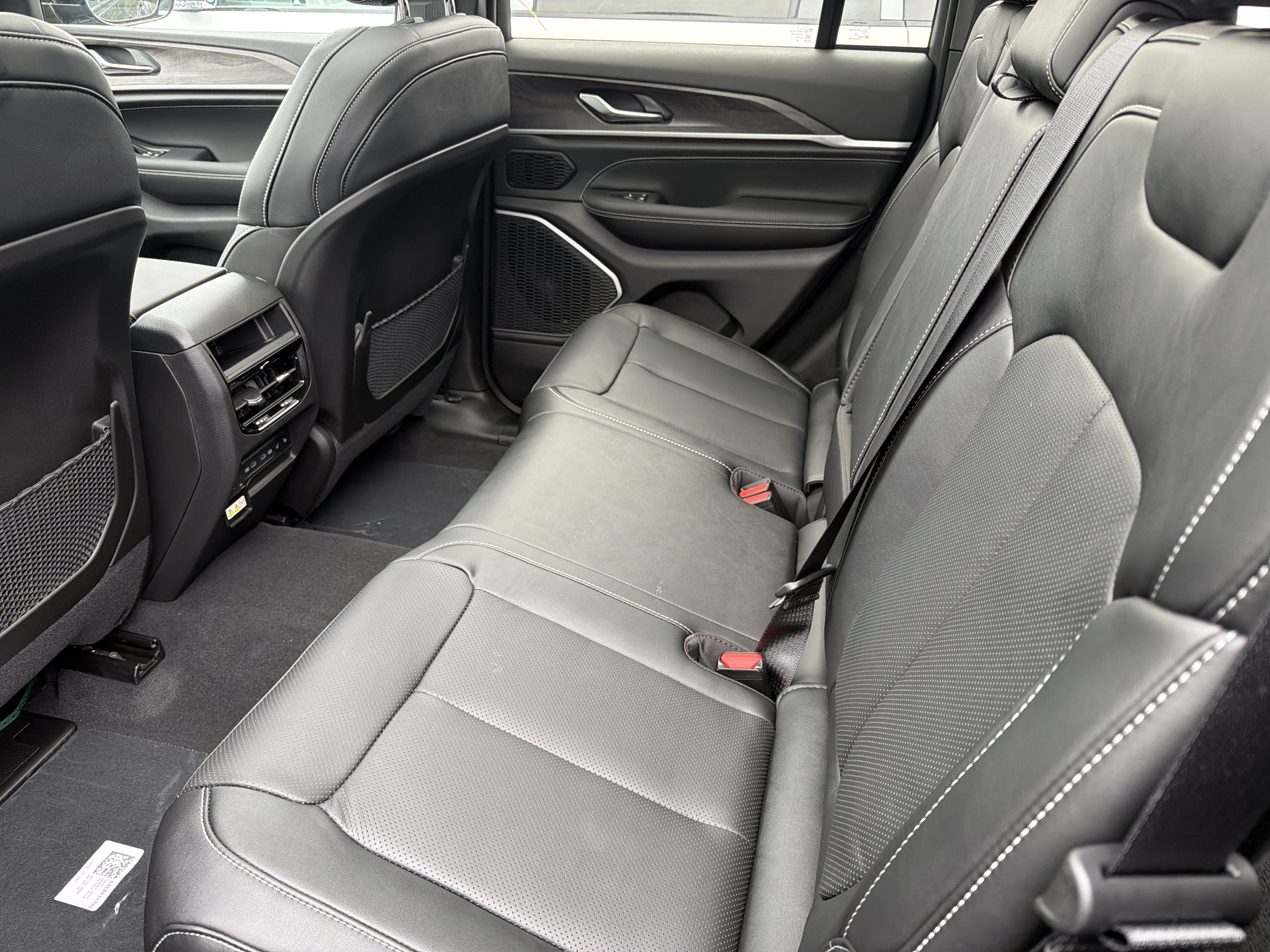 2027 Jeep Grand Cherokee Limited Reserve