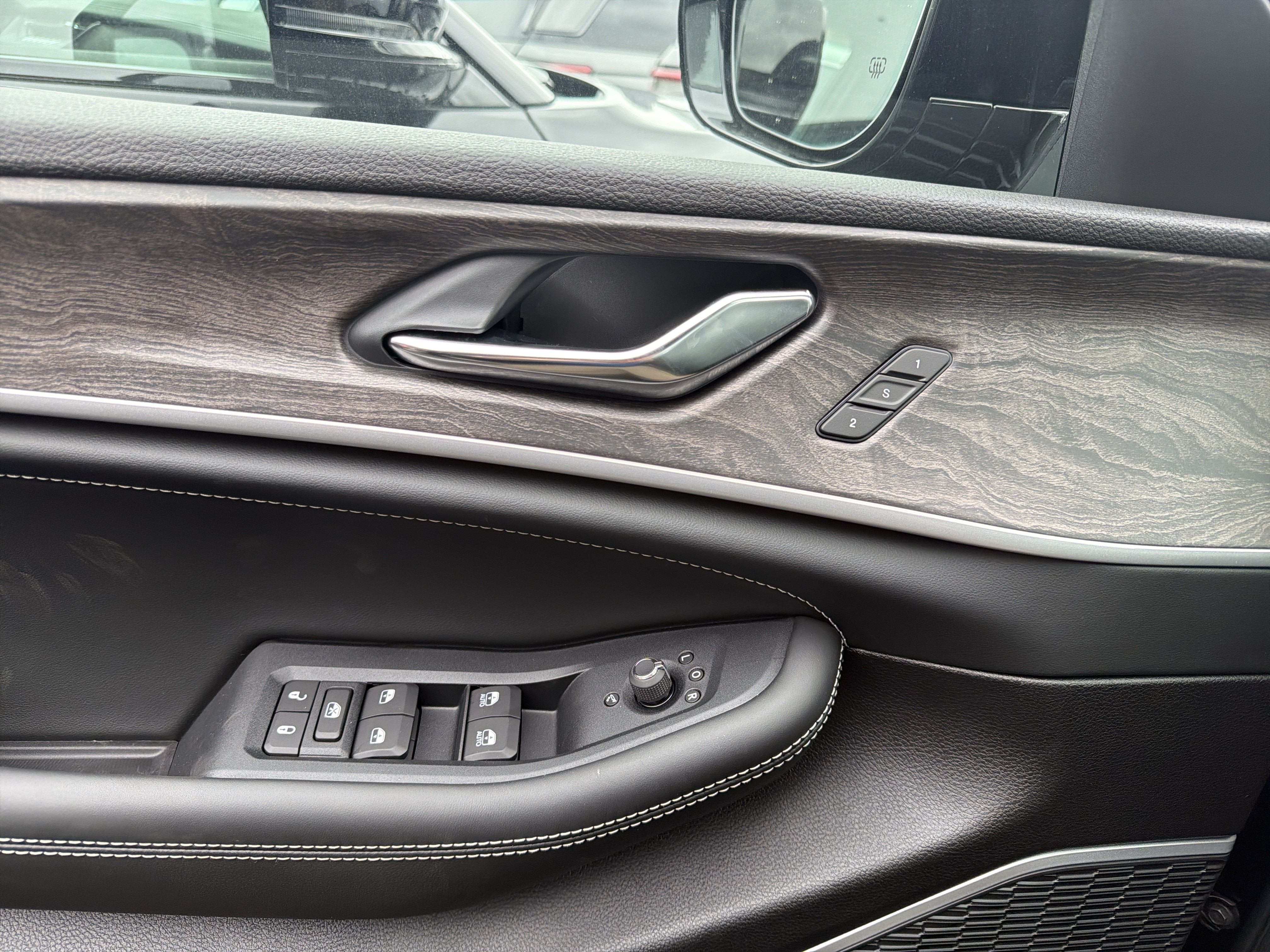 2027 Jeep Grand Cherokee Limited Reserve